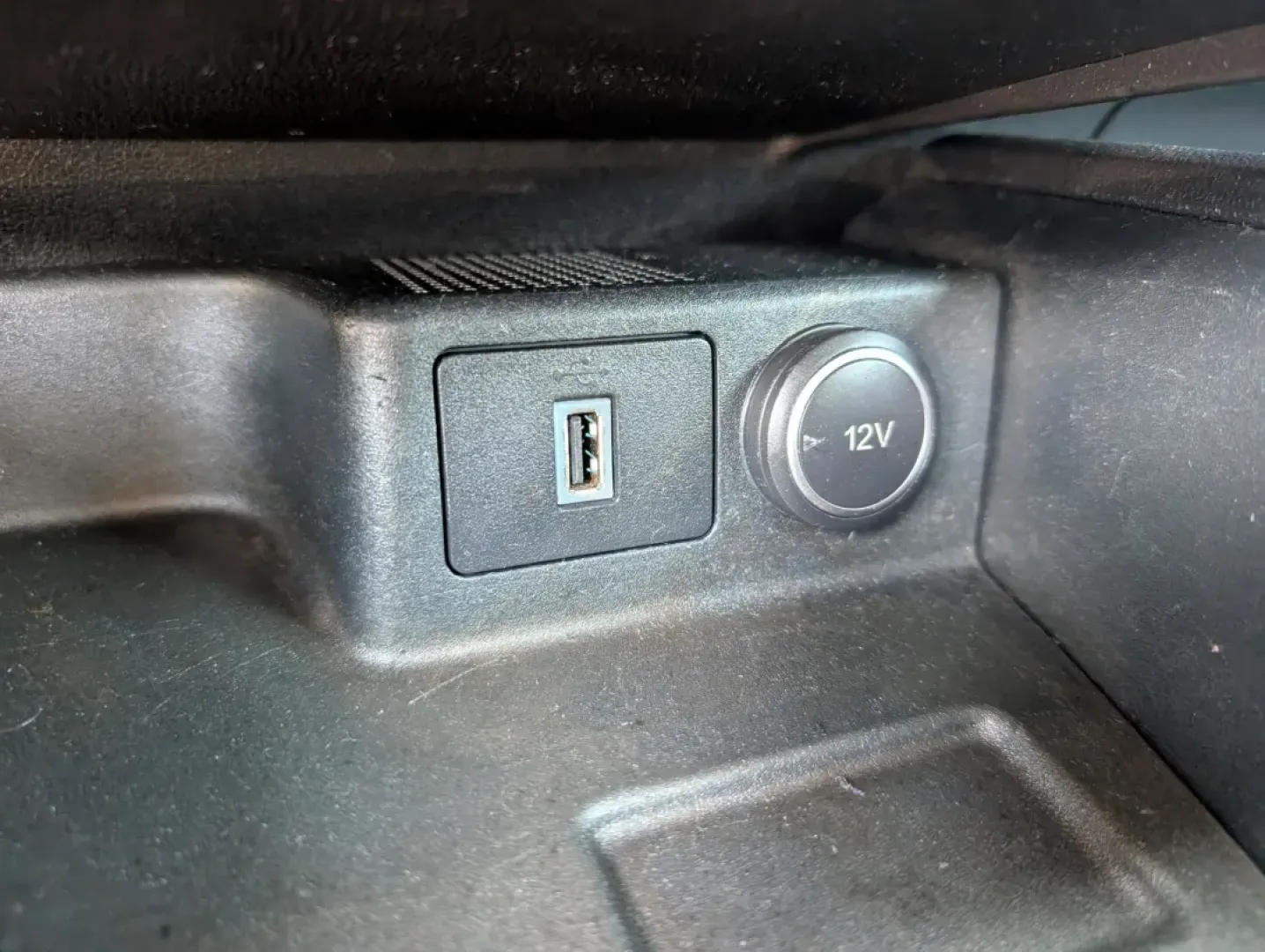 2020 Ford Escape SE (1FMCU0G64LU) with an Other engine, located at 3959 U.S. 80 W, Phenix City, AL, 36870, (334) 297-4885, 32.469296, -85.135185 - **Experience Adventure with the 2020 Ford Escape SE Your Ideal SUV for Life's Journeys!**<br /> <br /> Are you ready to elevate your daily commute or embark on weekend getaways with the perfect vehicle? Look no further than this stunning 2020 Ford Escape SE, available now at Gils Auto in Phenix Cit - Photo#14