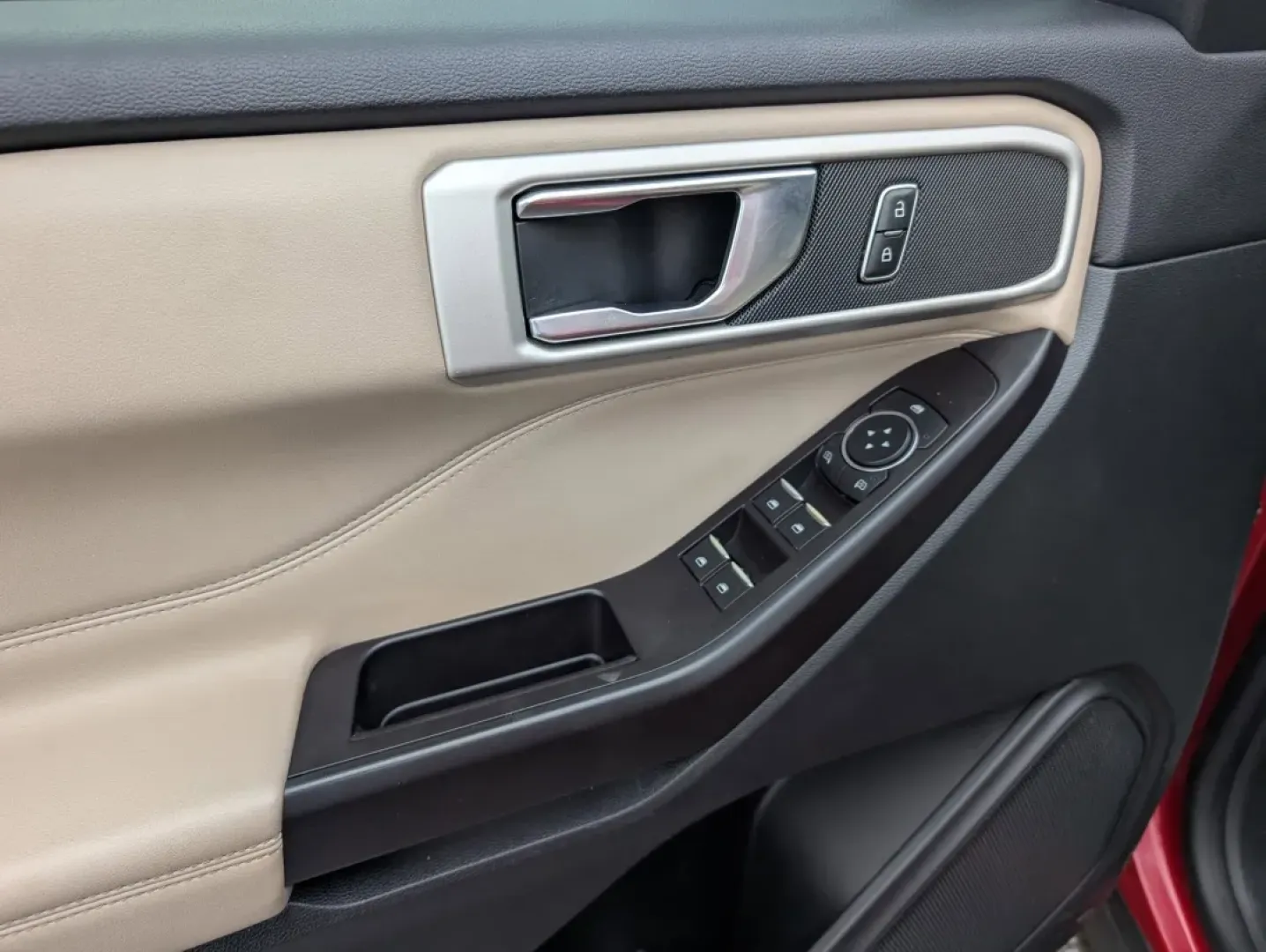 2020 Ford Explorer XLT (1FMSK7DH1LG) with an Other engine, located at 5115 14th Ave., Columbus, GA, 31904, (706) 323-0345, 32.511494, -84.971046 - **Discover Adventure with the 2020 Ford Explorer XLT at Gils Auto in Phenix City, AL!**<br /> <br /> Are you ready to elevate your family adventures and weekend getaways? The 2020 Ford Explorer XLT, a standout SUV, is designed for those who crave versatility and comfort on the road. Whether you're n - Photo#8