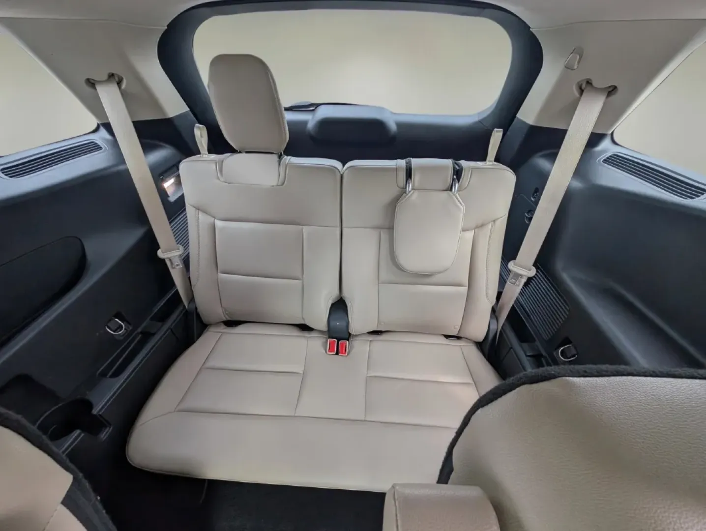 2020 Ford Explorer XLT (1FMSK7DH1LG) with an Other engine, located at 5115 14th Ave., Columbus, GA, 31904, (706) 323-0345, 32.511494, -84.971046 - **Discover Adventure with the 2020 Ford Explorer XLT at Gils Auto in Phenix City, AL!**<br /> <br /> Are you ready to elevate your family adventures and weekend getaways? The 2020 Ford Explorer XLT, a standout SUV, is designed for those who crave versatility and comfort on the road. Whether you're n - Photo#11