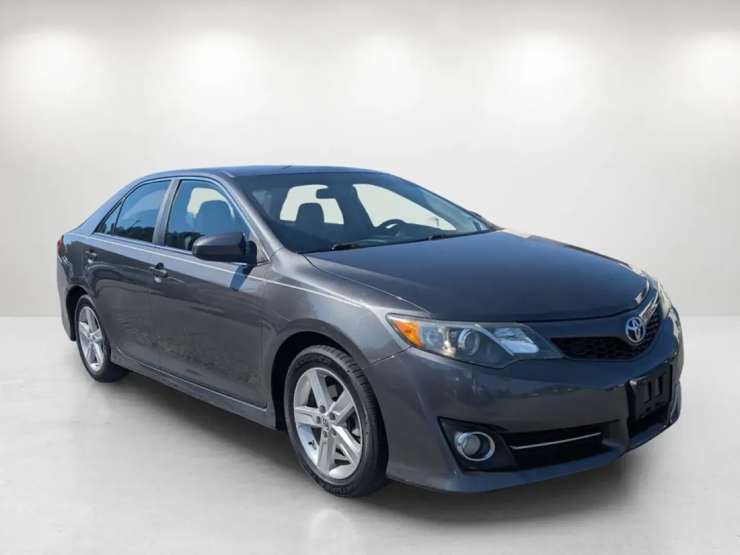 2013 Toyota Camry SE (4T1BF1FK2DU) with an Other engine, located at 5115 14th Ave., Columbus, GA, 31904, (706) 323-0345, 32.511494, -84.971046 - Are you a budget-conscious buyer looking for a reliable vehicle that fits seamlessly into your daily life? Look no further than this 2013 Toyota Camry, available now at Gils Auto in Phenix City, AL. Perfect for those long commutes or weekend adventures, this sedan offers a blend of comfort, safety, - Photo#2