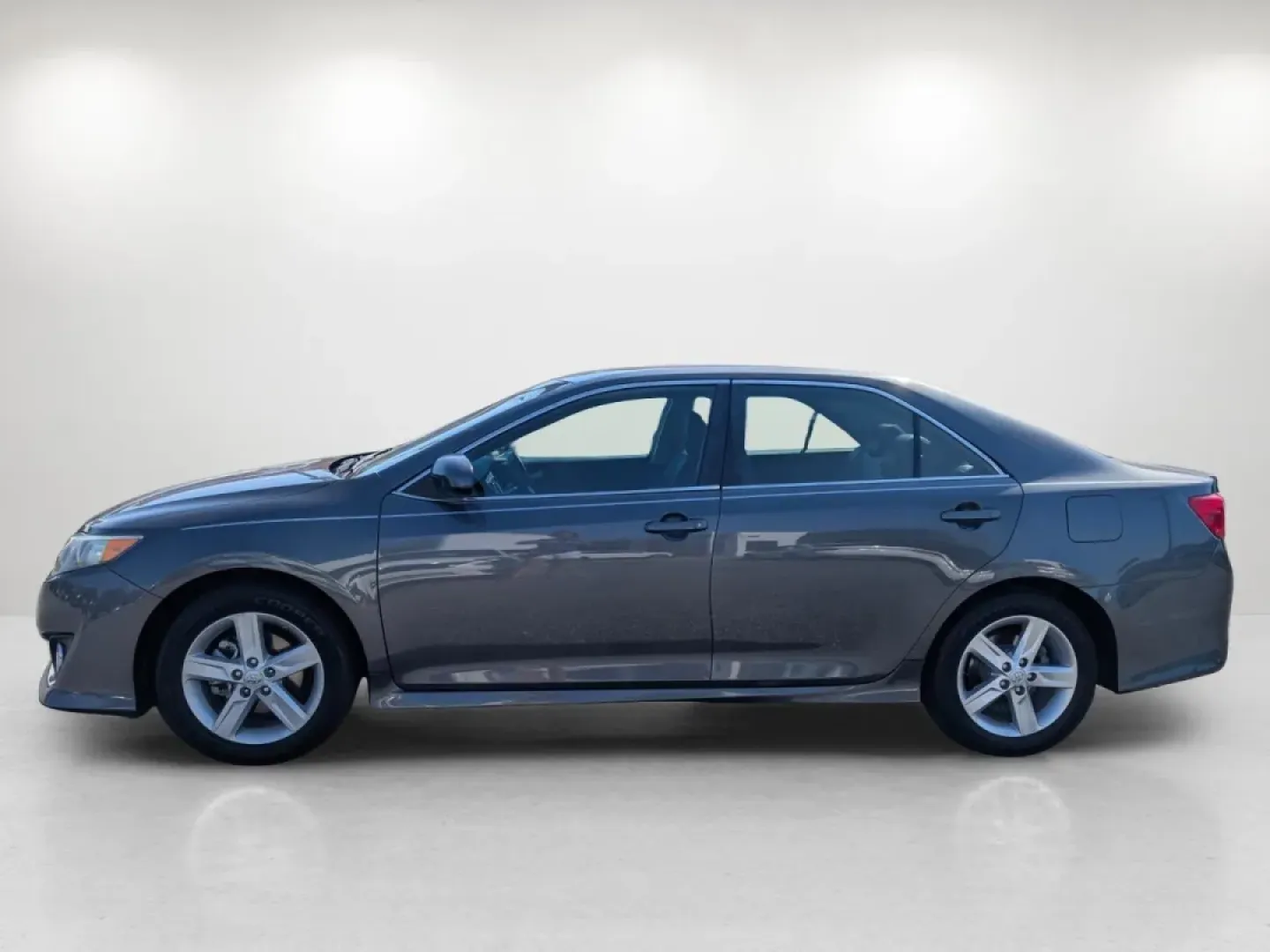 2013 Toyota Camry SE (4T1BF1FK2DU) with an Other engine, located at 5115 14th Ave., Columbus, GA, 31904, (706) 323-0345, 32.511494, -84.971046 - Are you a budget-conscious buyer looking for a reliable vehicle that fits seamlessly into your daily life? Look no further than this 2013 Toyota Camry, available now at Gils Auto in Phenix City, AL. Perfect for those long commutes or weekend adventures, this sedan offers a blend of comfort, safety, - Photo#7