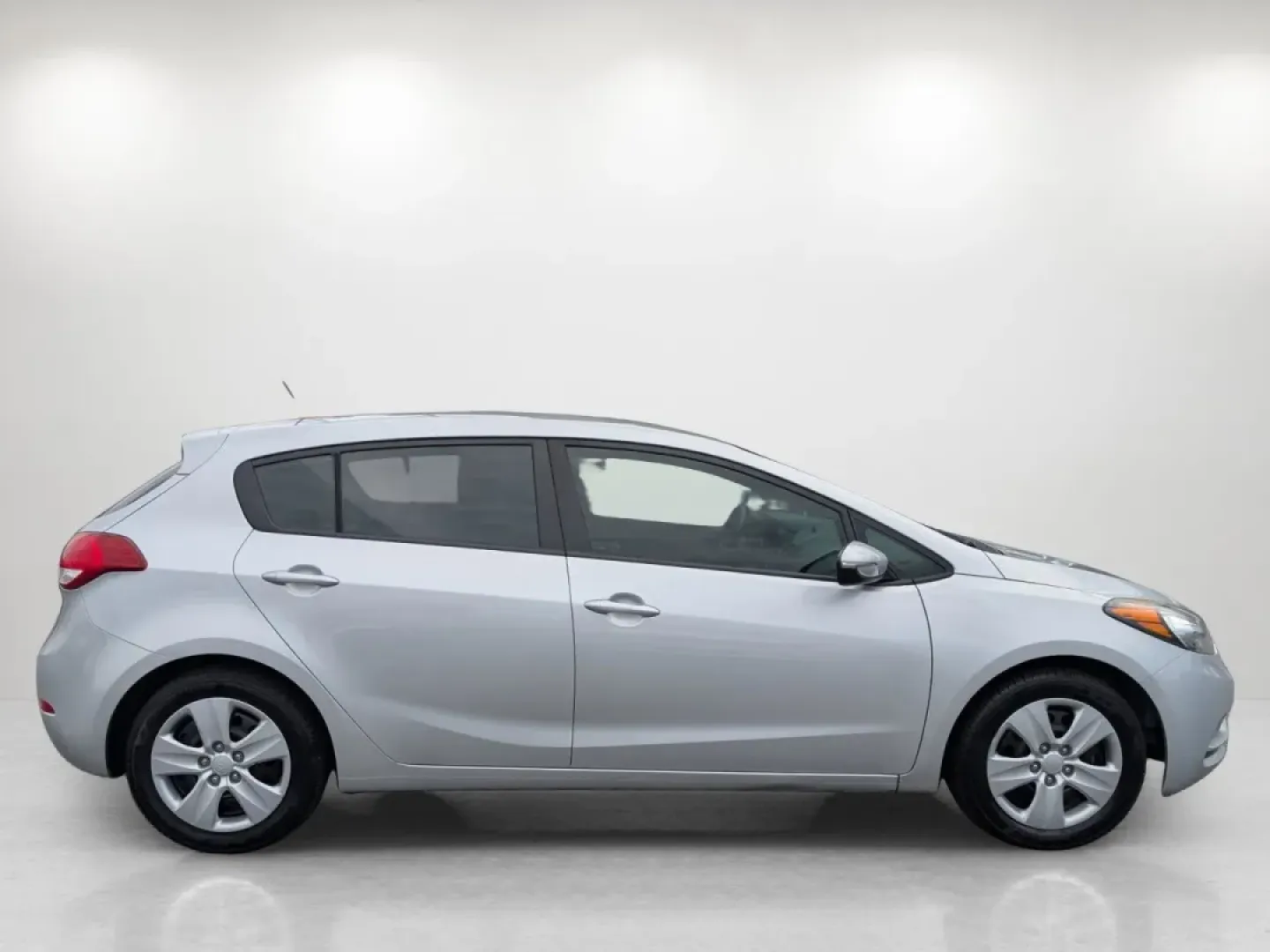 2016 /Black Kia Forte 5-Door LX (KNAFK5A80G5) with an Other engine, located at 5115 14th Ave., Columbus, GA, 31904, (706) 323-0345, 32.511494, -84.971046 - Are you ready to elevate your daily drives and discover a vehicle that perfectly balances style, comfort, and practicality? Look no further than this 2016 Kia Forte 5-Door LX, a fantastic choice for budget-conscious buyers and those seeking reliable transportation. With its sleek Silky Silver exteri - Photo#3