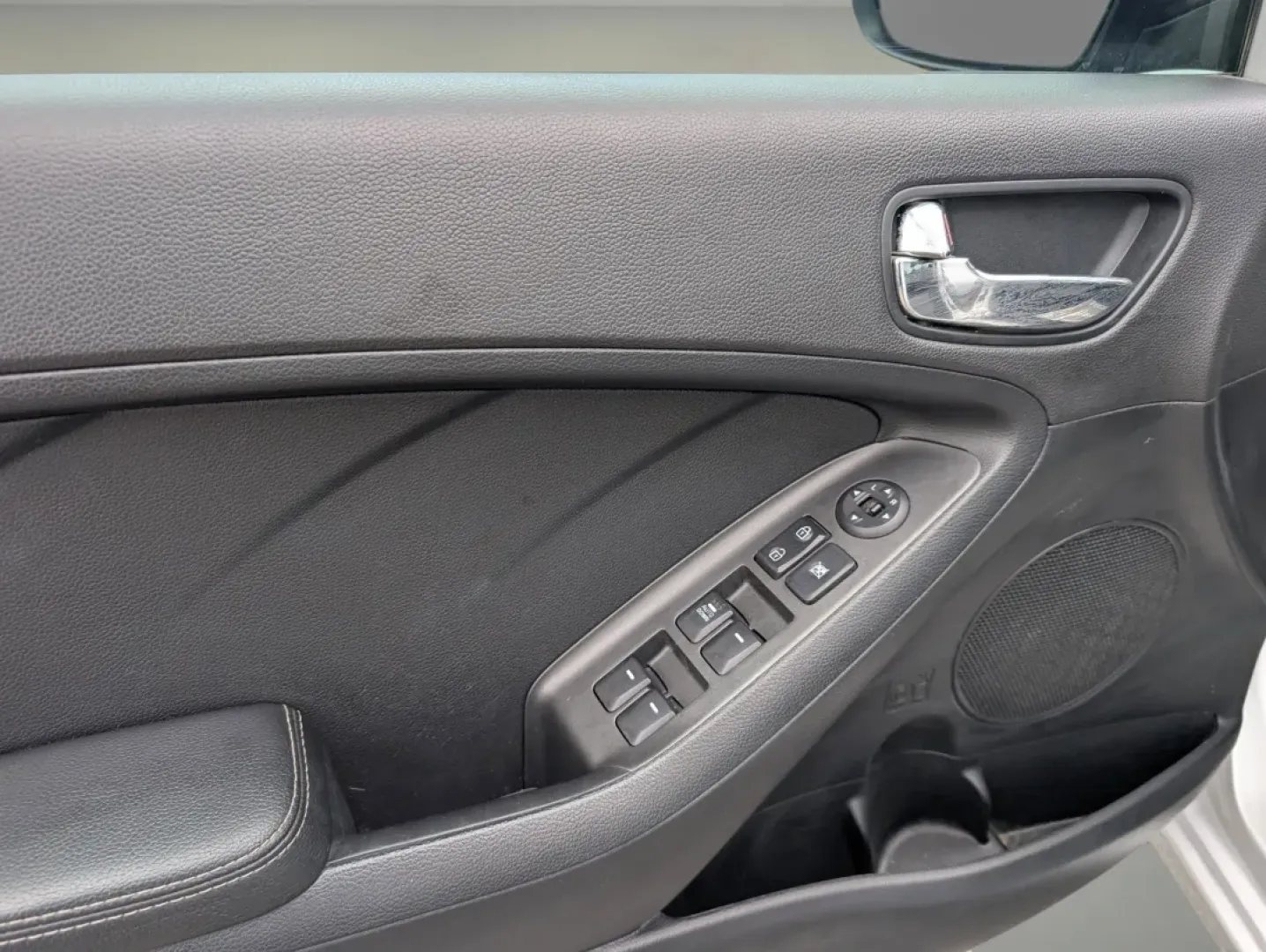 2016 /Black Kia Forte 5-Door LX (KNAFK5A80G5) with an Other engine, located at 5115 14th Ave., Columbus, GA, 31904, (706) 323-0345, 32.511494, -84.971046 - Are you ready to elevate your daily drives and discover a vehicle that perfectly balances style, comfort, and practicality? Look no further than this 2016 Kia Forte 5-Door LX, a fantastic choice for budget-conscious buyers and those seeking reliable transportation. With its sleek Silky Silver exteri - Photo#8