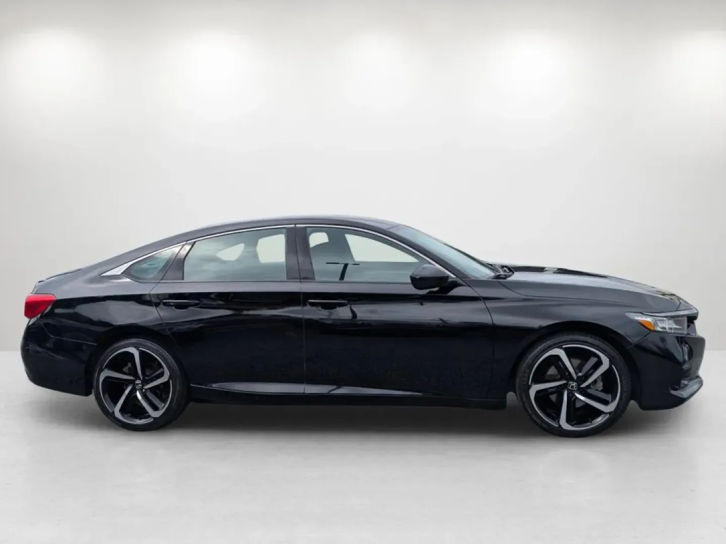 2022 Honda Accord Sedan Sport SE (1HGCV1F44NA) with an Other engine, located at 7000 Northlake Connector, Columbus, GA, 31904, (706) 987-8085, 32.524975, -84.978134 - Upgrade your commuting experience and embrace the road with this stylish 2022 Honda Accord Sedan, available now at Gils Auto in Phenix City, AL. Positioned perfectly for those looking for reliability and versatility, this vehicle is not just a car; it's a lifestyle choice. Whether you're gearing up - Photo#3