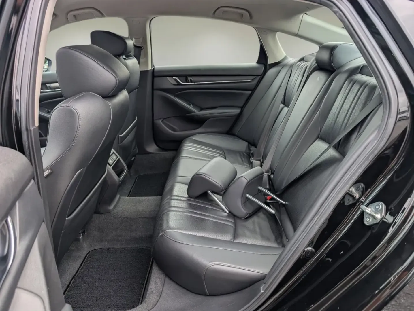 2022 Honda Accord Sedan Sport SE (1HGCV1F44NA) with an Other engine, located at 7000 Northlake Connector, Columbus, GA, 31904, (706) 987-8085, 32.524975, -84.978134 - Upgrade your commuting experience and embrace the road with this stylish 2022 Honda Accord Sedan, available now at Gils Auto in Phenix City, AL. Positioned perfectly for those looking for reliability and versatility, this vehicle is not just a car; it's a lifestyle choice. Whether you're gearing up - Photo#10