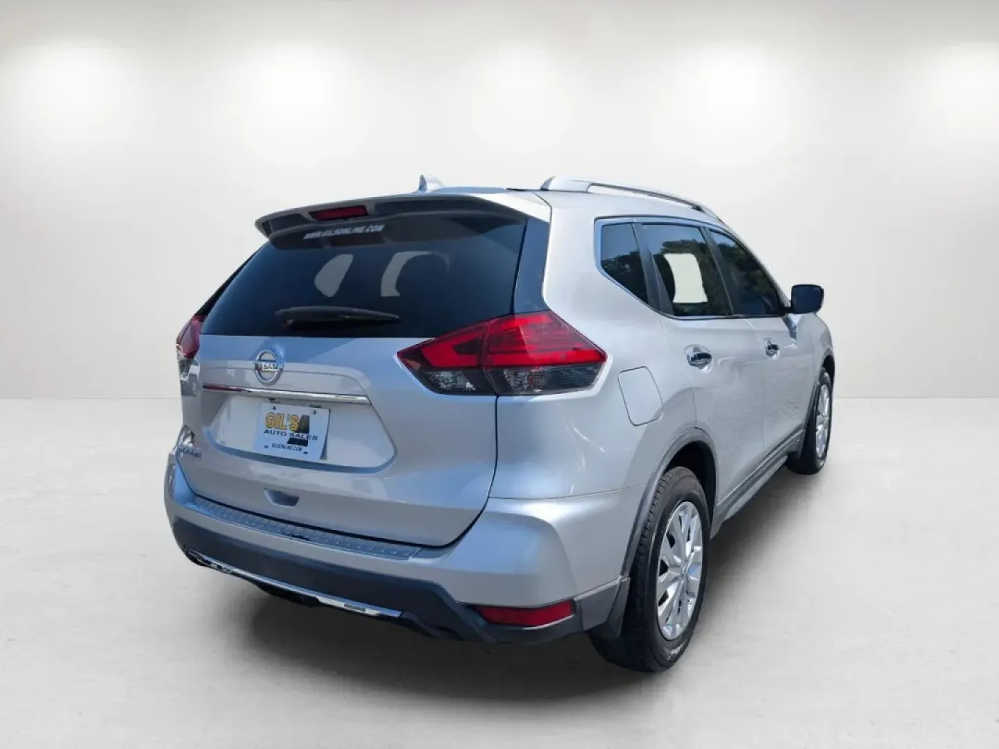 2017 /Charcoal Nissan Rogue S (KNMAT2MT2HP) with an Other engine, located at 5115 14th Ave., Columbus, GA, 31904, (706) 323-0345, 32.511494, -84.971046 - **Explore Adventure with the 2017 Nissan Rogue at Gils Auto in Phenix City, AL!**<br /> <br /> Are you ready to elevate your daily drives and weekend adventures? The 2017 Nissan Rogue is the perfect companion for families, commuters, and anyone who loves exploring the open road. With its spacious in - Photo#4