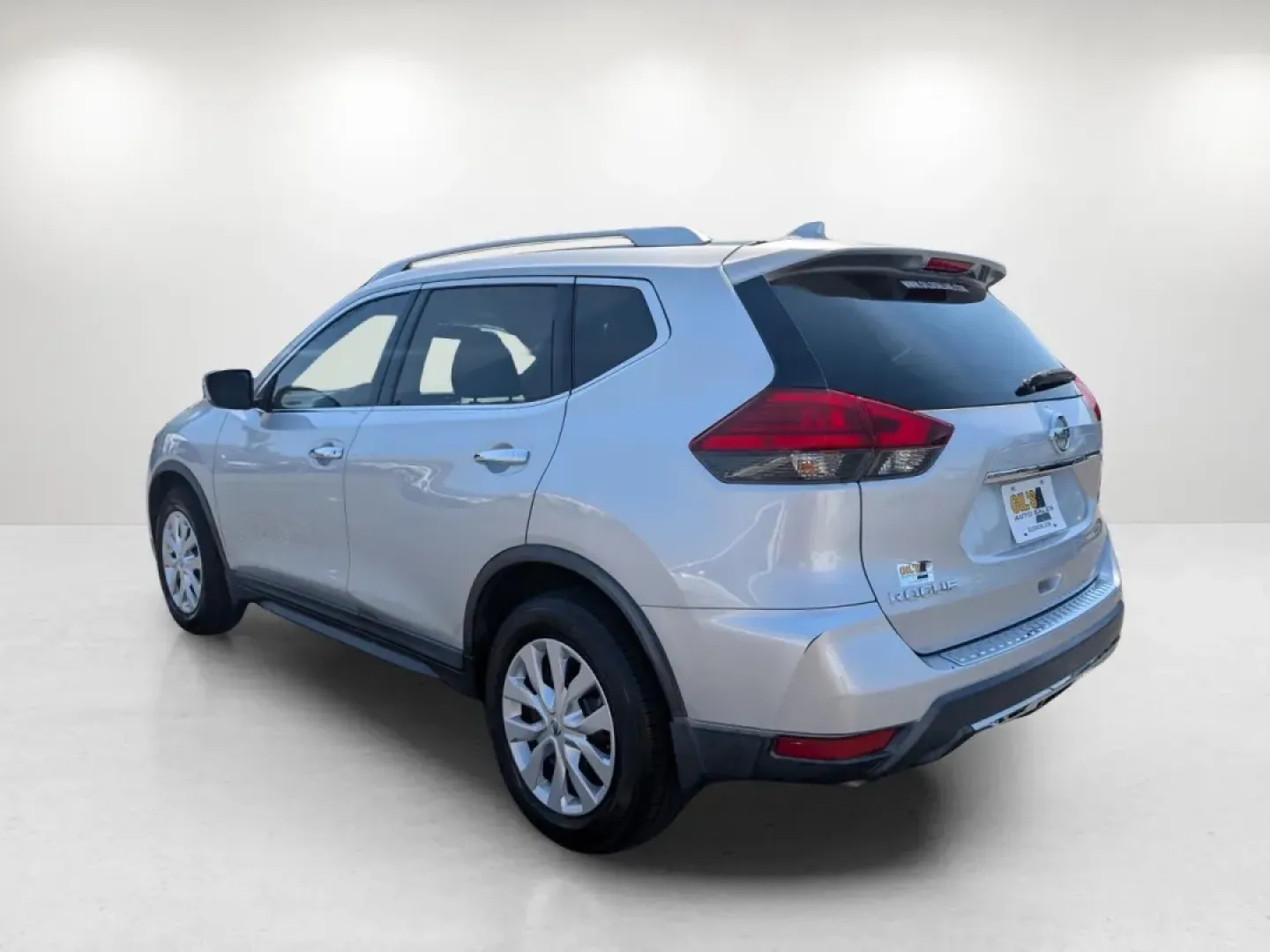 2017 /Charcoal Nissan Rogue S (KNMAT2MT2HP) with an Other engine, located at 5115 14th Ave., Columbus, GA, 31904, (706) 323-0345, 32.511494, -84.971046 - **Explore Adventure with the 2017 Nissan Rogue at Gils Auto in Phenix City, AL!**<br /> <br /> Are you ready to elevate your daily drives and weekend adventures? The 2017 Nissan Rogue is the perfect companion for families, commuters, and anyone who loves exploring the open road. With its spacious in - Photo#6