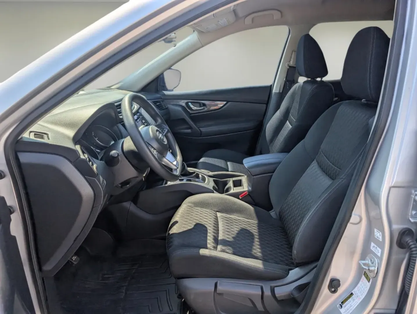 2017 /Charcoal Nissan Rogue S (KNMAT2MT2HP) with an Other engine, located at 5115 14th Ave., Columbus, GA, 31904, (706) 323-0345, 32.511494, -84.971046 - **Explore Adventure with the 2017 Nissan Rogue at Gils Auto in Phenix City, AL!**<br /> <br /> Are you ready to elevate your daily drives and weekend adventures? The 2017 Nissan Rogue is the perfect companion for families, commuters, and anyone who loves exploring the open road. With its spacious in - Photo#9