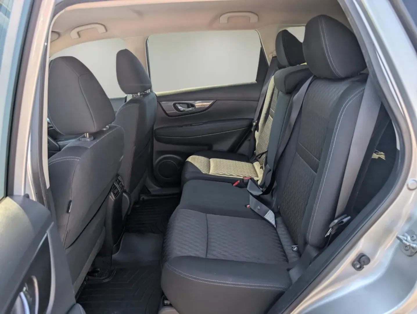 2017 /Charcoal Nissan Rogue S (KNMAT2MT2HP) with an Other engine, located at 5115 14th Ave., Columbus, GA, 31904, (706) 323-0345, 32.511494, -84.971046 - **Explore Adventure with the 2017 Nissan Rogue at Gils Auto in Phenix City, AL!**<br /> <br /> Are you ready to elevate your daily drives and weekend adventures? The 2017 Nissan Rogue is the perfect companion for families, commuters, and anyone who loves exploring the open road. With its spacious in - Photo#10