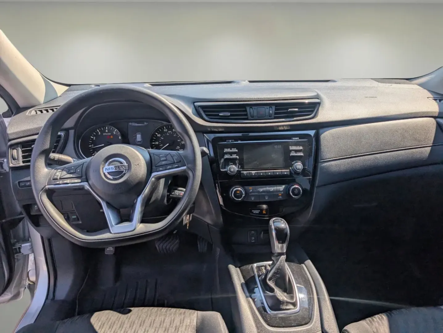 2017 /Charcoal Nissan Rogue S (KNMAT2MT2HP) with an Other engine, located at 5115 14th Ave., Columbus, GA, 31904, (706) 323-0345, 32.511494, -84.971046 - **Explore Adventure with the 2017 Nissan Rogue at Gils Auto in Phenix City, AL!**<br /> <br /> Are you ready to elevate your daily drives and weekend adventures? The 2017 Nissan Rogue is the perfect companion for families, commuters, and anyone who loves exploring the open road. With its spacious in - Photo#11