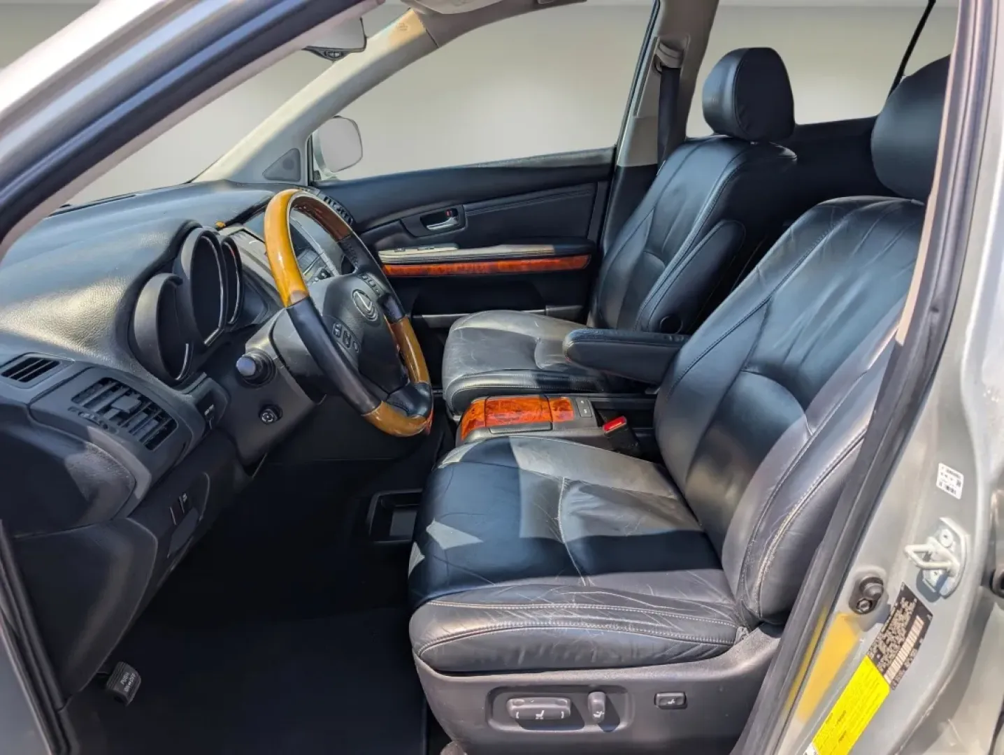 2006 Lexus RX 330 (2T2GA31U86C) with an Other engine, located at 3959 U.S. 80 W, Phenix City, AL, 36870, (334) 297-4885, 32.469296, -85.135185 - **Discover Your Next Adventure with the 2006 Lexus RX 330 at Gils Auto Phenix City, AL**<br /> <br /> Are you ready to elevate your lifestyle with a vehicle that embodies luxury and practicality? Look no further than the 2006 Lexus RX 330, a perfect blend of comfort and capability for families, com - Photo#9