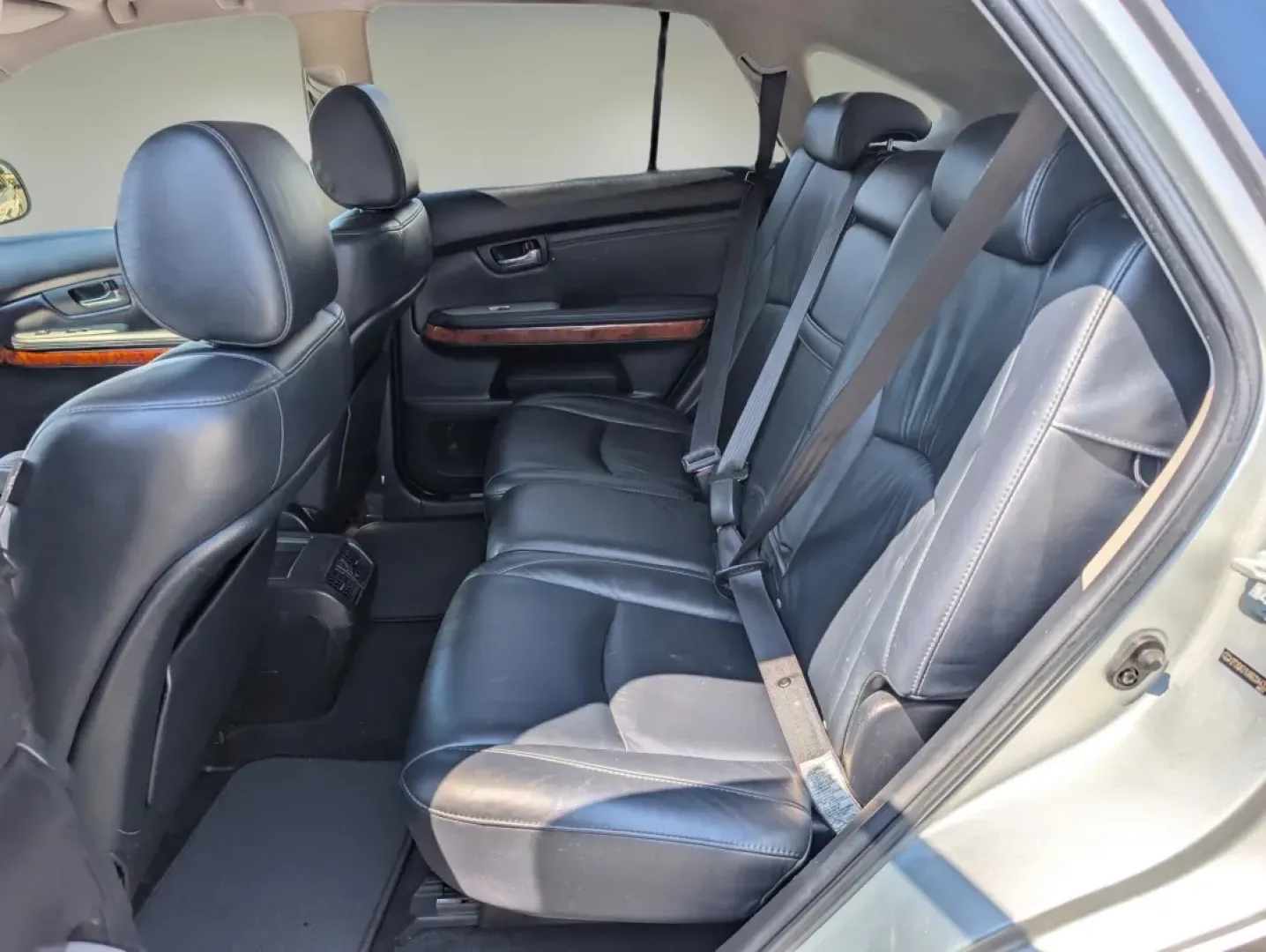 2006 Lexus RX 330 (2T2GA31U86C) with an Other engine, located at 3959 U.S. 80 W, Phenix City, AL, 36870, (334) 297-4885, 32.469296, -85.135185 - **Discover Your Next Adventure with the 2006 Lexus RX 330 at Gils Auto Phenix City, AL**<br /> <br /> Are you ready to elevate your lifestyle with a vehicle that embodies luxury and practicality? Look no further than the 2006 Lexus RX 330, a perfect blend of comfort and capability for families, com - Photo#10