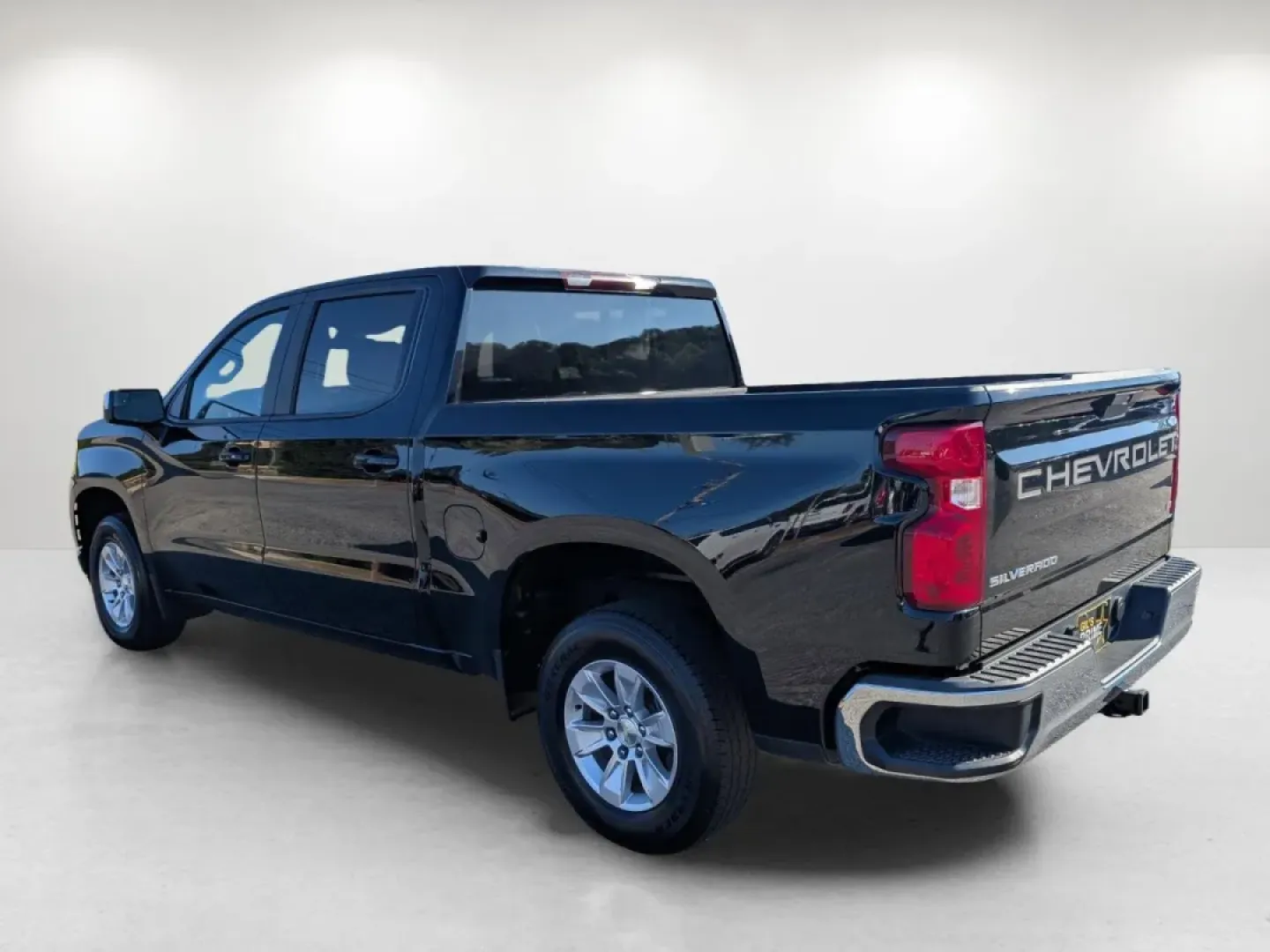 2020 /Jet Black Chevrolet Silverado 1500 LT (3GCPWCED0LG) with an Other engine, located at 7000 Northlake Connector, Columbus, GA, 31904, (706) 987-8085, 32.524975, -84.978134 - ### Hit the Road in Style: 2020 Chevrolet Silverado 1500 LT Crew Cab Pickup at Gils Auto<br /> <br /> Are you ready to elevate your driving experience while tackling daily tasks, weekend adventures, or family road trips? The 2020 Chevrolet Silverado 1500 LT Crew Cab Pickup is the perfect vehicle for - Photo#6