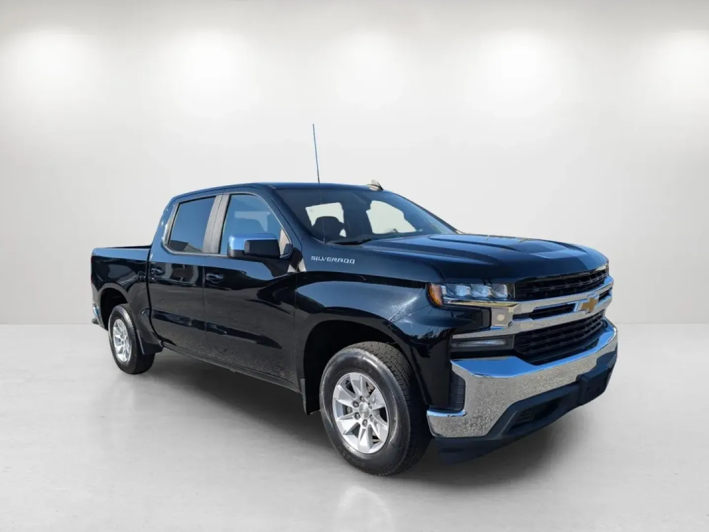 2020 /Jet Black Chevrolet Silverado 1500 LT (3GCPWCED0LG) with an Other engine, located at 7000 Northlake Connector, Columbus, GA, 31904, (706) 987-8085, 32.524975, -84.978134 - ### Hit the Road in Style: 2020 Chevrolet Silverado 1500 LT Crew Cab Pickup at Gils Auto<br /> <br /> Are you ready to elevate your driving experience while tackling daily tasks, weekend adventures, or family road trips? The 2020 Chevrolet Silverado 1500 LT Crew Cab Pickup is the perfect vehicle for - Photo#2