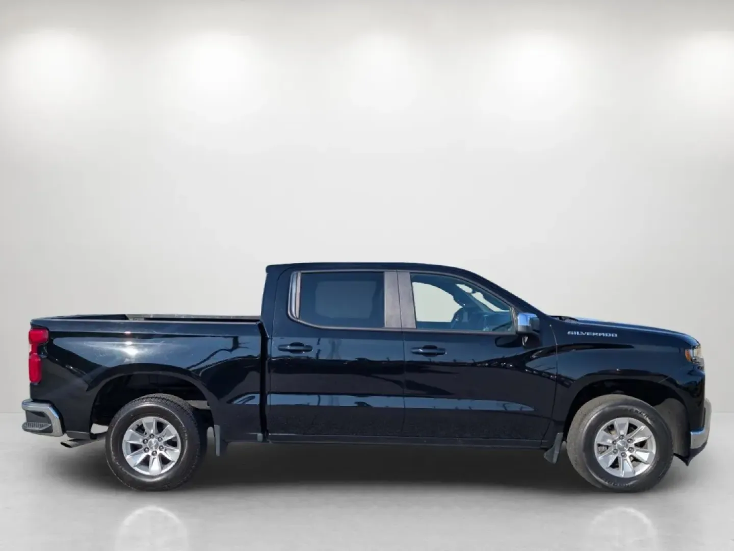 2020 /Jet Black Chevrolet Silverado 1500 LT (3GCPWCED0LG) with an Other engine, located at 7000 Northlake Connector, Columbus, GA, 31904, (706) 987-8085, 32.524975, -84.978134 - ### Hit the Road in Style: 2020 Chevrolet Silverado 1500 LT Crew Cab Pickup at Gils Auto<br /> <br /> Are you ready to elevate your driving experience while tackling daily tasks, weekend adventures, or family road trips? The 2020 Chevrolet Silverado 1500 LT Crew Cab Pickup is the perfect vehicle for - Photo#3