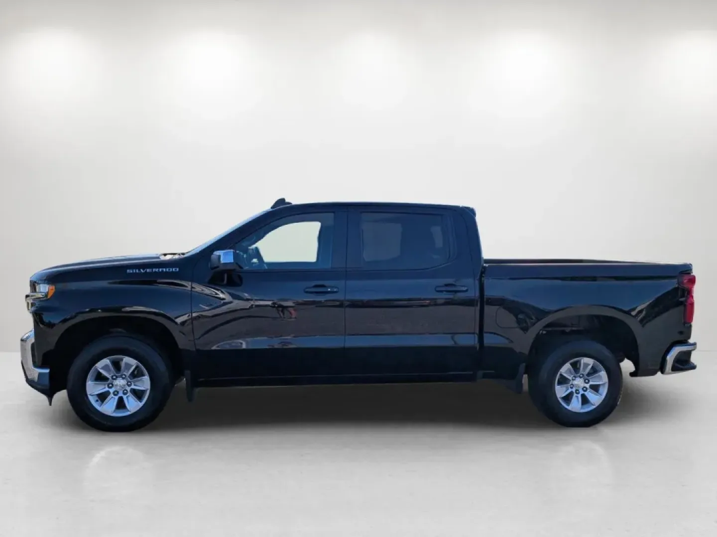 2020 /Jet Black Chevrolet Silverado 1500 LT (3GCPWCED0LG) with an Other engine, located at 7000 Northlake Connector, Columbus, GA, 31904, (706) 987-8085, 32.524975, -84.978134 - ### Hit the Road in Style: 2020 Chevrolet Silverado 1500 LT Crew Cab Pickup at Gils Auto<br /> <br /> Are you ready to elevate your driving experience while tackling daily tasks, weekend adventures, or family road trips? The 2020 Chevrolet Silverado 1500 LT Crew Cab Pickup is the perfect vehicle for - Photo#7