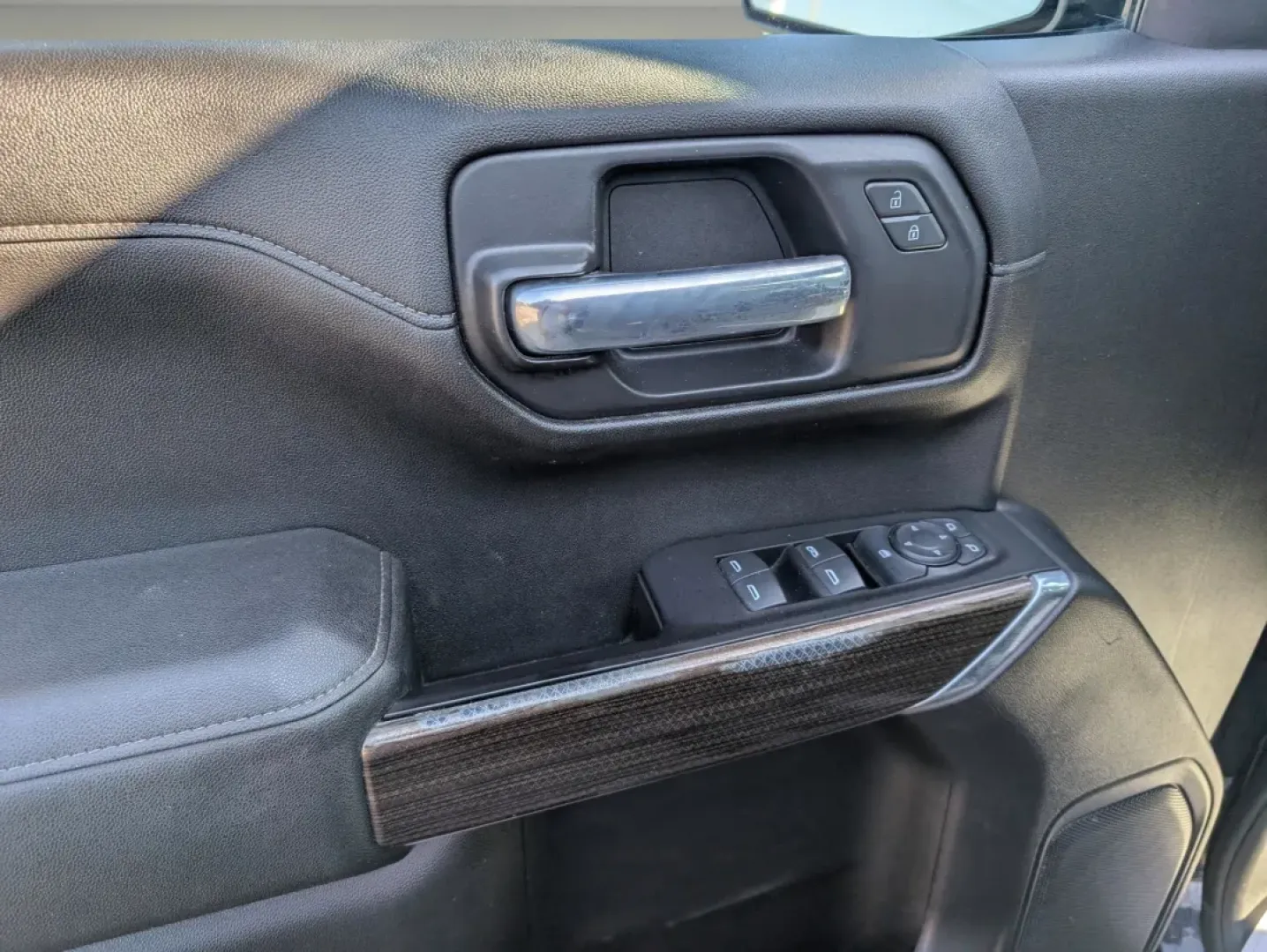 2020 /Jet Black Chevrolet Silverado 1500 LT (3GCPWCED0LG) with an Other engine, located at 7000 Northlake Connector, Columbus, GA, 31904, (706) 987-8085, 32.524975, -84.978134 - ### Hit the Road in Style: 2020 Chevrolet Silverado 1500 LT Crew Cab Pickup at Gils Auto<br /> <br /> Are you ready to elevate your driving experience while tackling daily tasks, weekend adventures, or family road trips? The 2020 Chevrolet Silverado 1500 LT Crew Cab Pickup is the perfect vehicle for - Photo#8