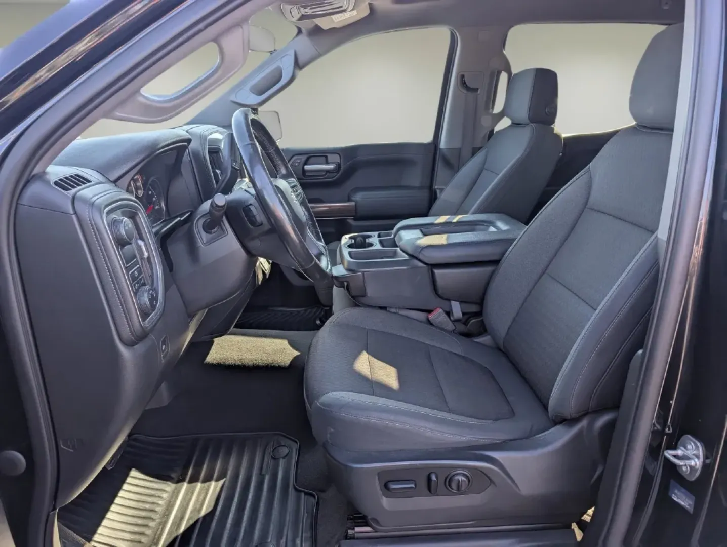 2020 /Jet Black Chevrolet Silverado 1500 LT (3GCPWCED0LG) with an Other engine, located at 7000 Northlake Connector, Columbus, GA, 31904, (706) 987-8085, 32.524975, -84.978134 - ### Hit the Road in Style: 2020 Chevrolet Silverado 1500 LT Crew Cab Pickup at Gils Auto<br /> <br /> Are you ready to elevate your driving experience while tackling daily tasks, weekend adventures, or family road trips? The 2020 Chevrolet Silverado 1500 LT Crew Cab Pickup is the perfect vehicle for - Photo#9