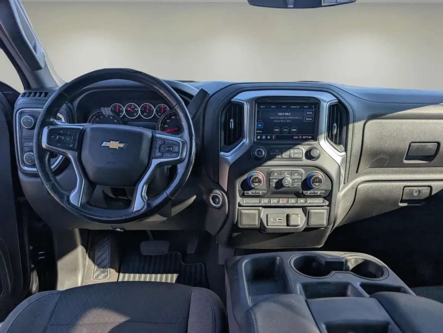 2020 /Jet Black Chevrolet Silverado 1500 LT (3GCPWCED0LG) with an Other engine, located at 7000 Northlake Connector, Columbus, GA, 31904, (706) 987-8085, 32.524975, -84.978134 - ### Hit the Road in Style: 2020 Chevrolet Silverado 1500 LT Crew Cab Pickup at Gils Auto<br /> <br /> Are you ready to elevate your driving experience while tackling daily tasks, weekend adventures, or family road trips? The 2020 Chevrolet Silverado 1500 LT Crew Cab Pickup is the perfect vehicle for - Photo#12