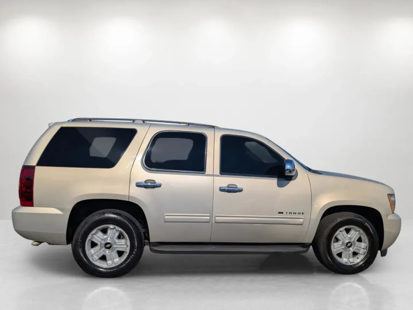2009 /Ebony Chevrolet Tahoe LS (1GNEC13329R) with an Other engine, located at 5115 14th Ave., Columbus, GA, 31904, (706) 323-0345, 32.511494, -84.971046 - **Explore the Open Road in This 2009 Chevrolet Tahoe Your Next Adventure Awaits!**<br /> <br /> Are you dreaming of weekend getaways with family, or perhaps a reliable companion for your daily commute? Look no further! The 2009 Chevrolet Tahoe LS is the ideal SUV for those who crave versatility wit - Photo#3