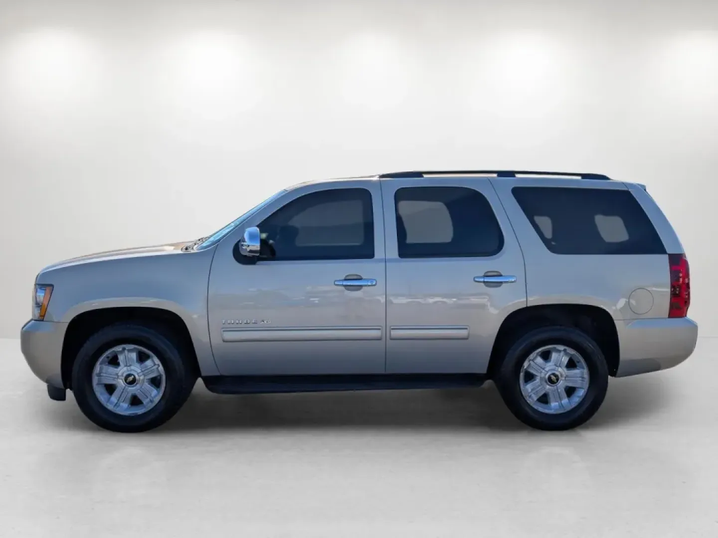 2009 /Ebony Chevrolet Tahoe LS (1GNEC13329R) with an Other engine, located at 5115 14th Ave., Columbus, GA, 31904, (706) 323-0345, 32.511494, -84.971046 - **Explore the Open Road in This 2009 Chevrolet Tahoe Your Next Adventure Awaits!**<br /> <br /> Are you dreaming of weekend getaways with family, or perhaps a reliable companion for your daily commute? Look no further! The 2009 Chevrolet Tahoe LS is the ideal SUV for those who crave versatility wit - Photo#7