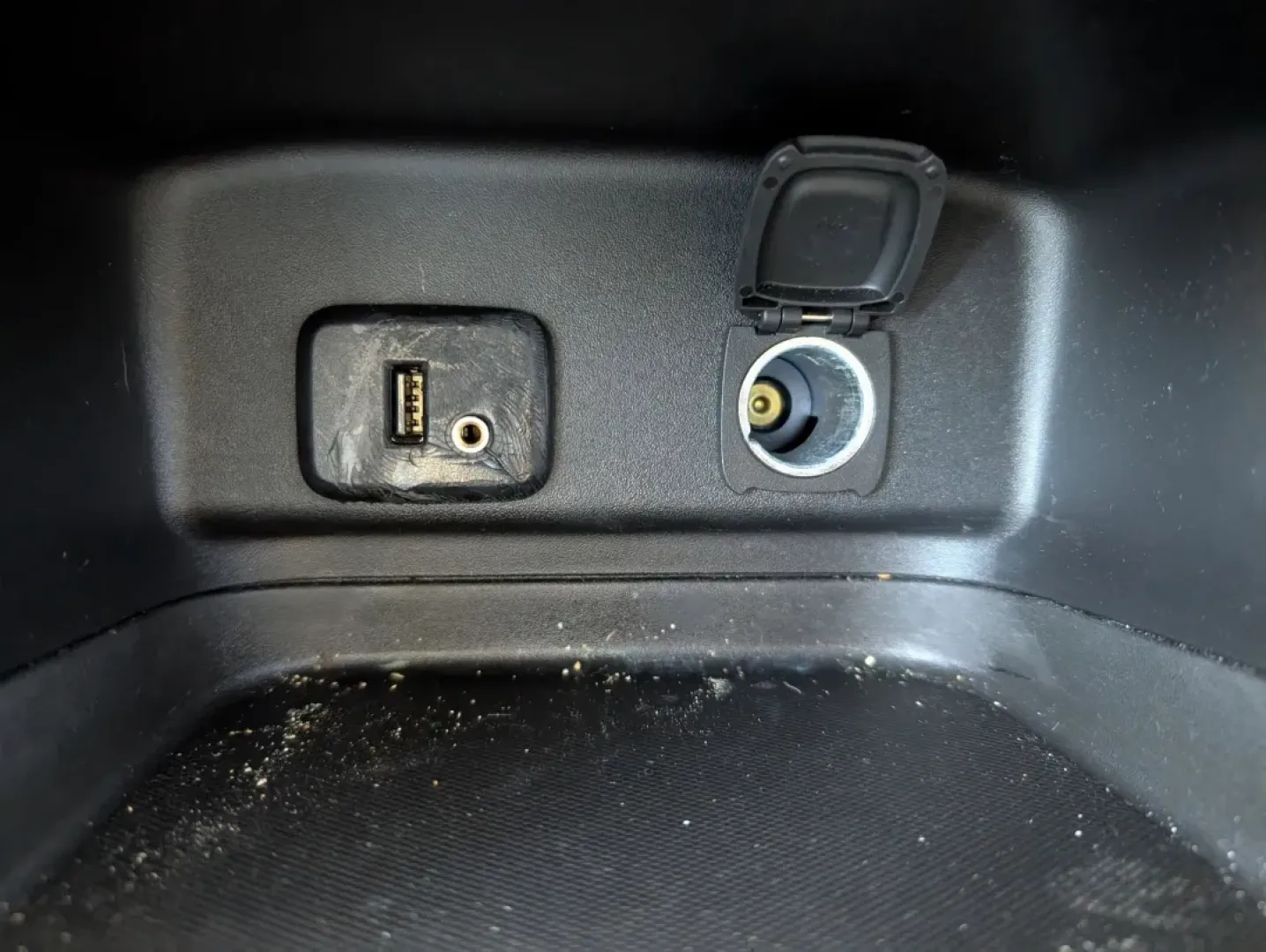 2018 /Jet Black Chevrolet Equinox LT (2GNAXJEVXJ6) with an Other engine, located at 521 Old Farm Lane Rd, Prattville, AL, 36066, (334) 325-1505, 32.482460, -86.416367 - **Discover Your Next Adventure with the 2018 Chevrolet Equinox LT at Gils Auto in Phenix City, AL!**<br /> <br /> Are you looking for a versatile SUV that fits seamlessly into your lifestyle? The 2018 Chevrolet Equinox LT is the perfect blend of style, functionality, and reliability. Whether you're - Photo#12