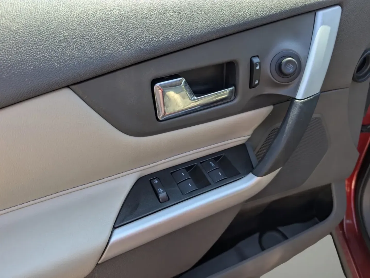 2019 /Charcoal Nissan Kicks SR (3N1CP5CU1KL) with an Other engine, located at 7000 Northlake Connector, Columbus, GA, 31904, (706) 987-8085, 32.524975, -84.978134 - Looking for a compact SUV that fits your active lifestyle and offers a blend of style and functionality? Look no further than the 2019 Nissan Kicks SR, now available at Gils Auto, your trusted Buy Here Pay Here dealership located at 521 Old Farm Lane Rd, Prattville, AL 36066. With a spacious interio - Photo#7