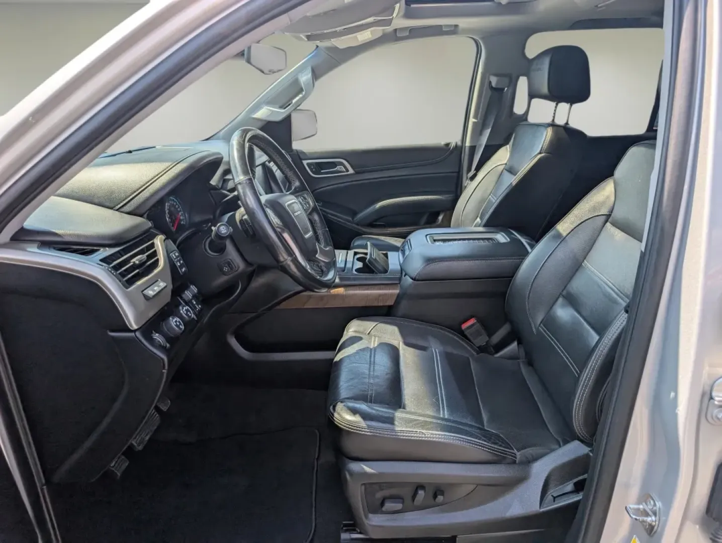 2019 /Jet Black GMC Yukon Denali (1GKS2CKJ8KR) with an Other engine, located at 5115 14th Ave., Columbus, GA, 31904, (706) 323-0345, 32.511494, -84.971046 - **Find Your Adventure with the 2019 GMC Yukon Denali at Gils Auto!**<br /> <br /> If you're seeking a vehicle that combines luxury, power, and versatility, look no further than our stunning 2019 GMC Yukon Denali, available now at Gils Auto in Phenix City, AL. Perfect for families needing ample space - Photo#9