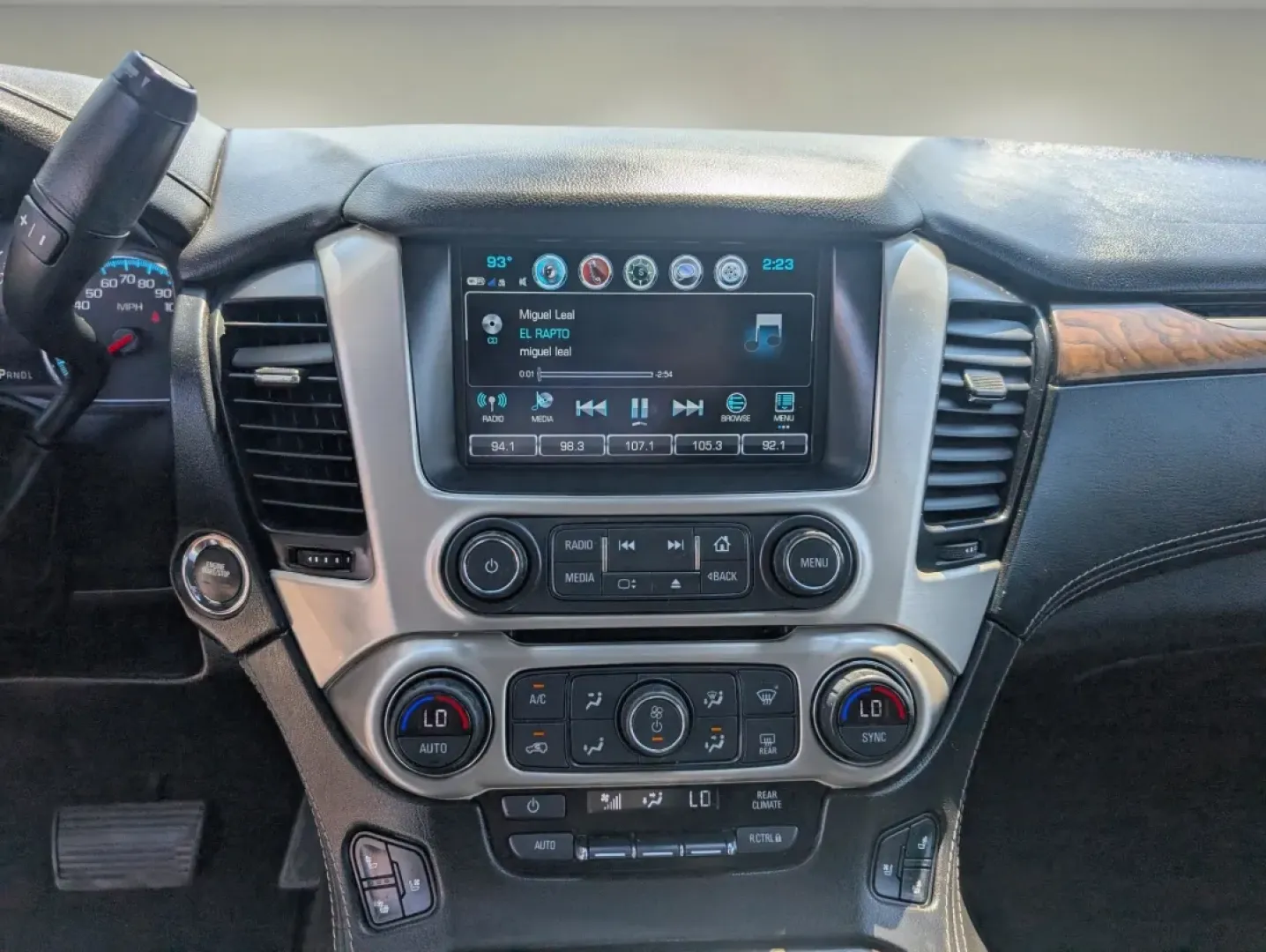 2019 /Jet Black GMC Yukon Denali (1GKS2CKJ8KR) with an Other engine, located at 1430 Gateway Drive, Opelika, AL, 36801, (334) 239-0944, 32.637871, -85.409790 - **Find Your Adventure with the 2019 GMC Yukon Denali at Gils Auto!**<br /> <br /> If you're seeking a vehicle that combines luxury, power, and versatility, look no further than our stunning 2019 GMC Yukon Denali, available now at Gils Auto in Phenix City, AL. Perfect for families needing ample space - Photo#13