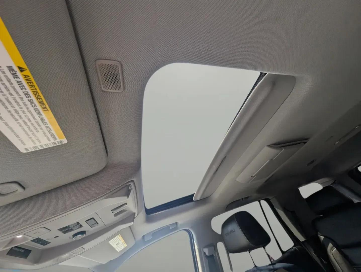 2019 /Jet Black GMC Yukon Denali (1GKS2CKJ8KR) with an Other engine, located at 1430 Gateway Drive, Opelika, AL, 36801, (334) 239-0944, 32.637871, -85.409790 - **Find Your Adventure with the 2019 GMC Yukon Denali at Gils Auto!**<br /> <br /> If you're seeking a vehicle that combines luxury, power, and versatility, look no further than our stunning 2019 GMC Yukon Denali, available now at Gils Auto in Phenix City, AL. Perfect for families needing ample space - Photo#16