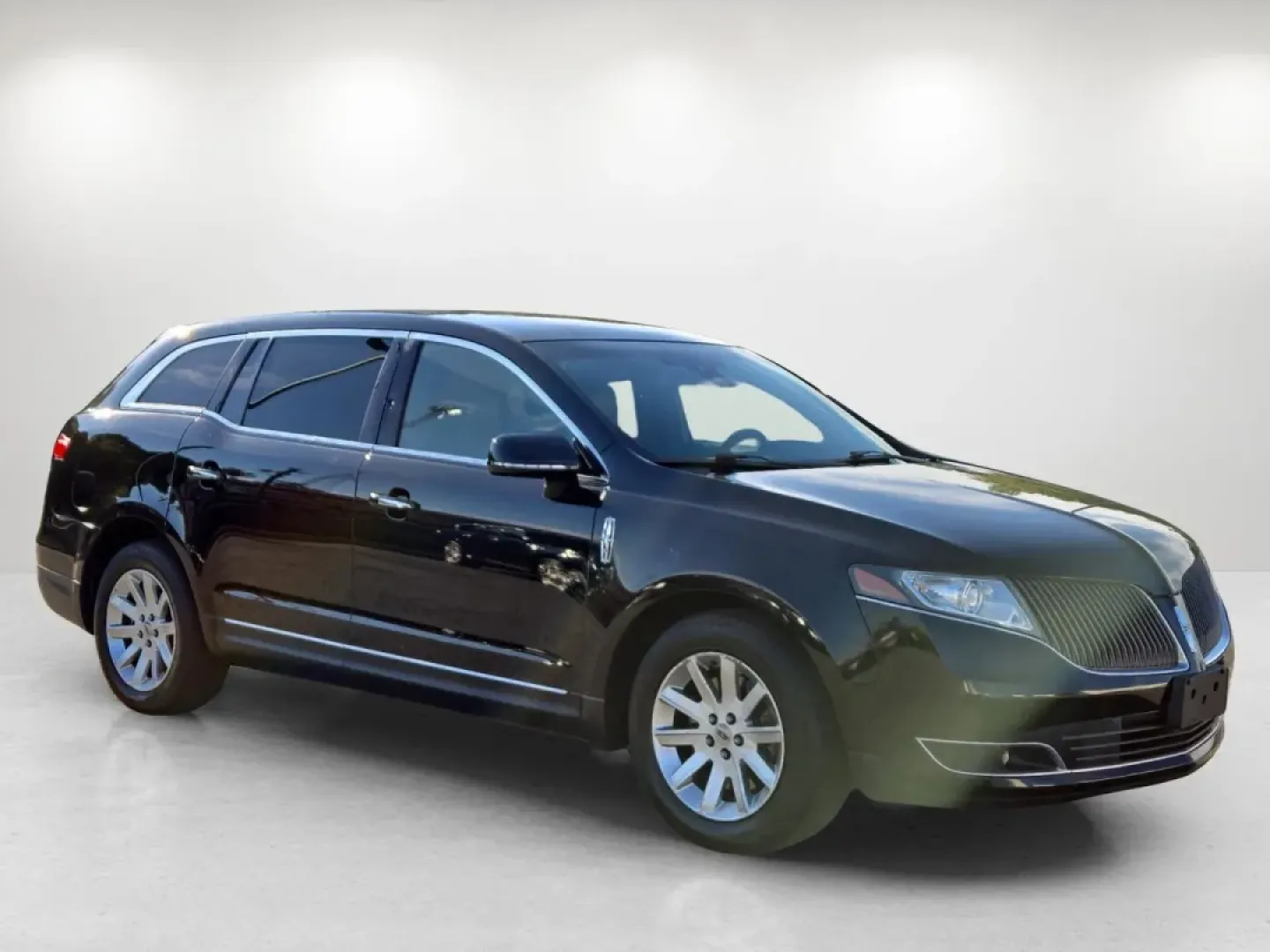 2014 Lincoln MKT (2LMHJ5NK0EB) with an Other engine, located at 7000 Northlake Connector, Columbus, GA, 31904, (706) 987-8085, 32.524975, -84.978134 - ### Experience Luxury and Versatility with the 2014 Lincoln MKT at Gils Auto in Phenix City<br /> <br /> Are you searching for a vehicle that seamlessly combines elegance, comfort, and practicality? Look no further than the 2014 Lincoln MKT, now available at Gils Auto in Phenix City, AL! This sporty - Photo#3