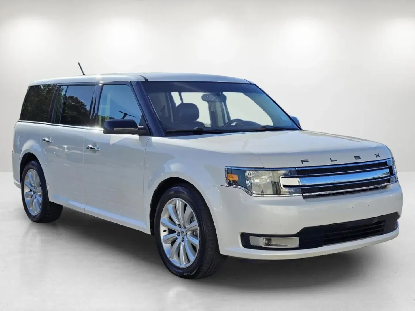 2015 Ford Flex SEL (2FMHK6C84FB) with an Other engine, located at 3959 U.S. 80 W, Phenix City, AL, 36870, (334) 297-4885, 32.469296, -85.135185 - **Discover Adventure with the 2015 Ford Flex SEL at Gils Auto!**<br /> <br /> Are you looking for a versatile vehicle that perfectly complements your active lifestyle? Whether you're a growing family, a weekend adventurer, or someone who simply enjoys the spaciousness of a well-designed crossover, t - Photo#2