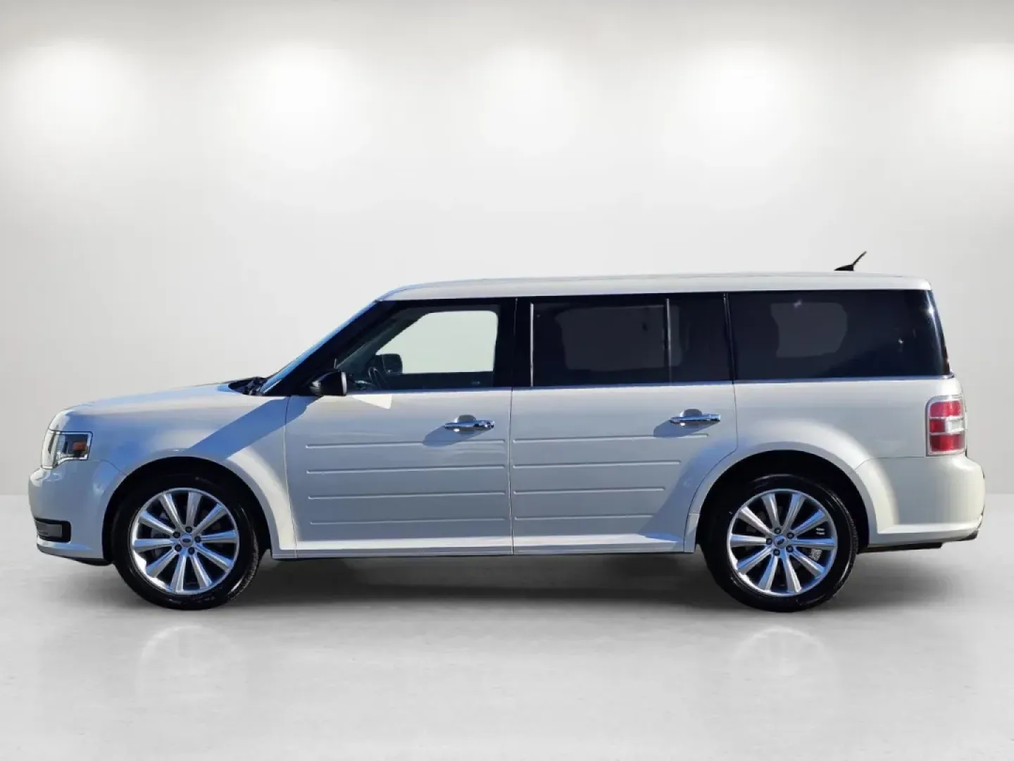 2015 Ford Flex SEL (2FMHK6C84FB) with an Other engine, located at 3959 U.S. 80 W, Phenix City, AL, 36870, (334) 297-4885, 32.469296, -85.135185 - **Discover Adventure with the 2015 Ford Flex SEL at Gils Auto!**<br /> <br /> Are you looking for a versatile vehicle that perfectly complements your active lifestyle? Whether you're a growing family, a weekend adventurer, or someone who simply enjoys the spaciousness of a well-designed crossover, t - Photo#7