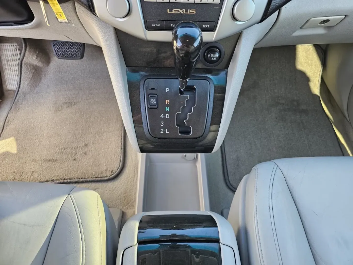 2008 Lexus RX 350 (2T2GK31U08C) with an Other engine, located at 1430 Gateway Drive, Opelika, AL, 36801, (334) 239-0944, 32.637871, -85.409790 - **Elevate Your Lifestyle with the 2008 Lexus RX 350 - The Perfect SUV for Every Adventure!**<br /> <br /> Are you searching for a vehicle that seamlessly combines elegance, comfort, and versatility? Look no further than the stunning 2008 Lexus RX 350, available now at Gils Auto in Phenix City, AL. W - Photo#13