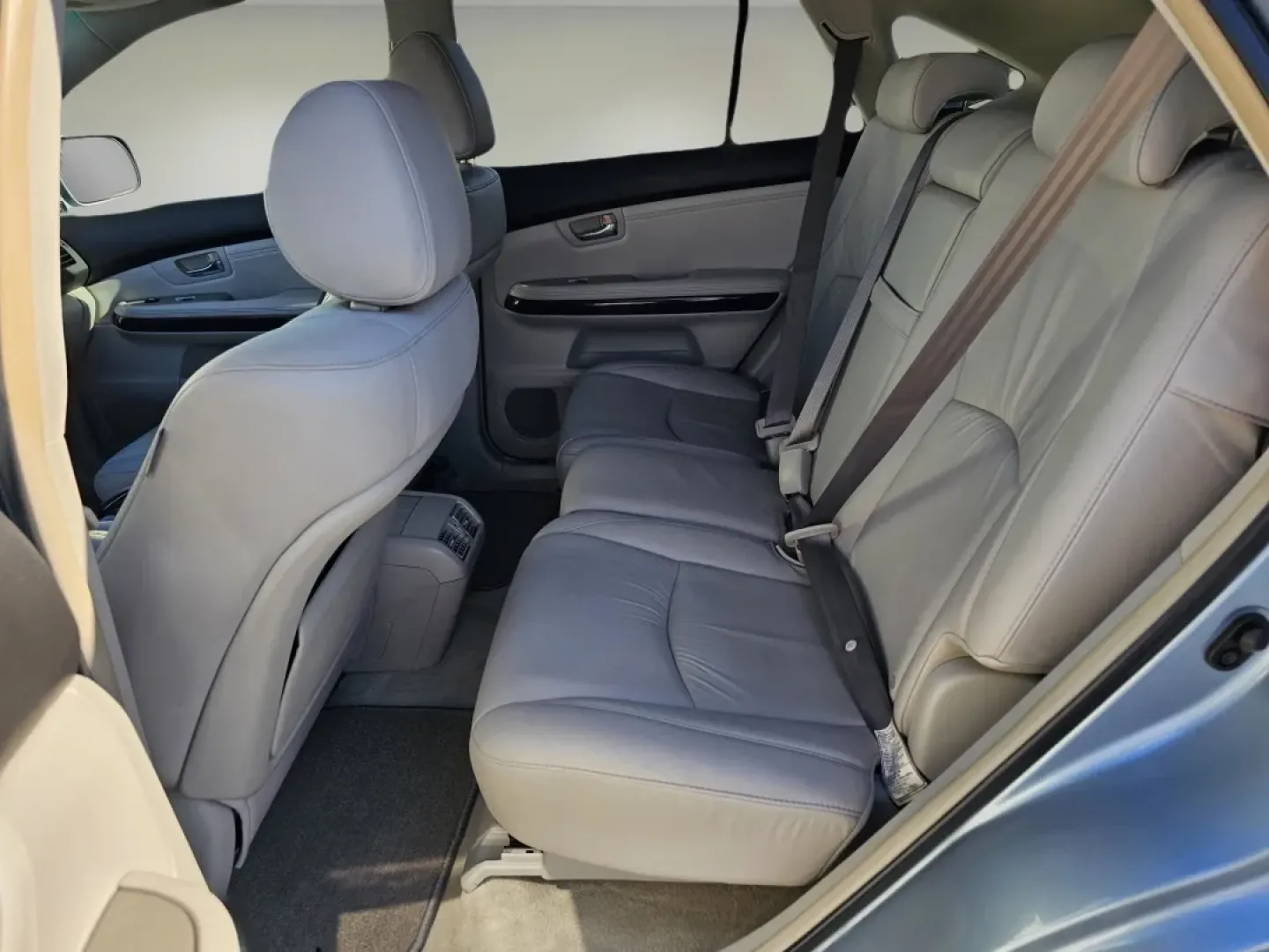 2008 Lexus RX 350 (2T2GK31U08C) with an Other engine, located at 1430 Gateway Drive, Opelika, AL, 36801, (334) 239-0944, 32.637871, -85.409790 - **Elevate Your Lifestyle with the 2008 Lexus RX 350 - The Perfect SUV for Every Adventure!**<br /> <br /> Are you searching for a vehicle that seamlessly combines elegance, comfort, and versatility? Look no further than the stunning 2008 Lexus RX 350, available now at Gils Auto in Phenix City, AL. W - Photo#14