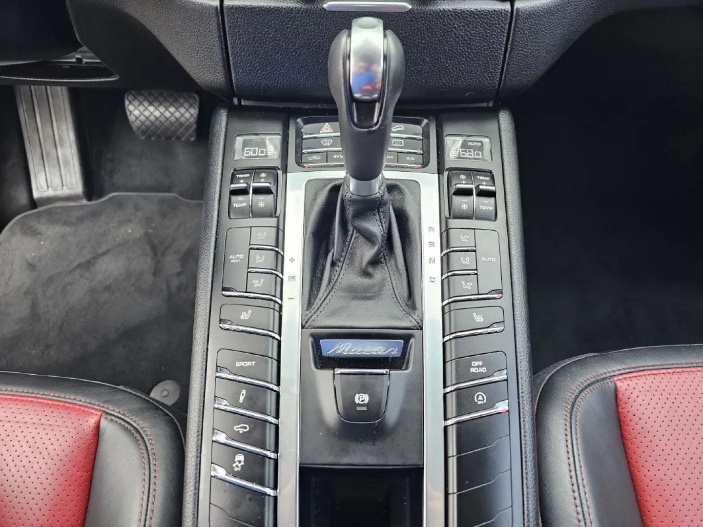 2016 Porsche Macan S (WP1AB2A58GL) with an Other engine, located at 1430 Gateway Drive, Opelika, AL, 36801, (334) 239-0944, 32.637871, -85.409790 - **Elevate Your Lifestyle with the 2016 Porsche Macan S A Perfect Blend of Luxury and Performance!**<br /> <br /> Are you ready to upgrade your driving experience? The 2016 Porsche Macan S is the ideal choice for those who appreciate the finer things in life while needing a versatile vehicle for dai - Photo#12