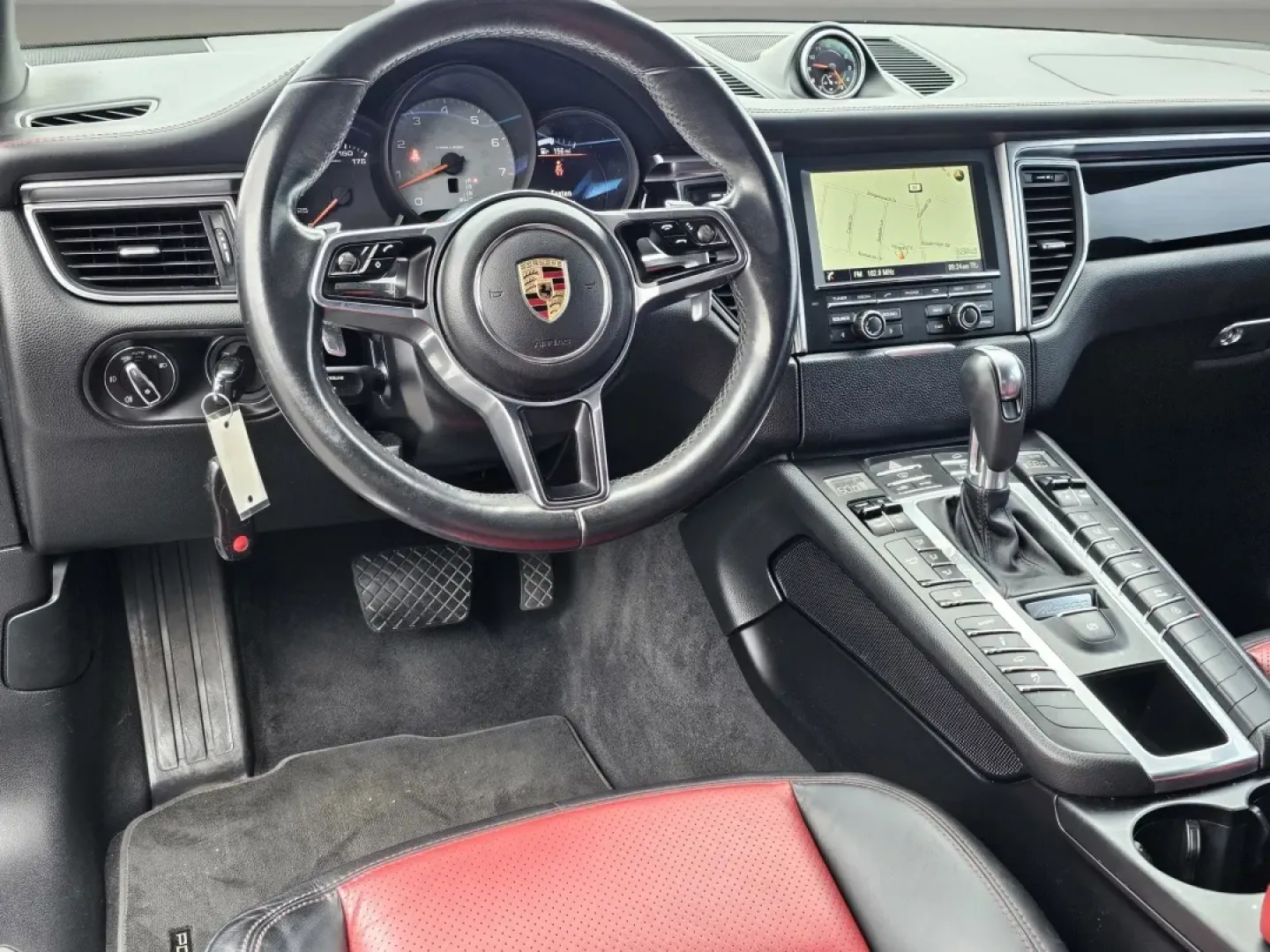 2016 Porsche Macan S (WP1AB2A58GL) with an Other engine, located at 1430 Gateway Drive, Opelika, AL, 36801, (334) 239-0944, 32.637871, -85.409790 - **Elevate Your Lifestyle with the 2016 Porsche Macan S A Perfect Blend of Luxury and Performance!**<br /> <br /> Are you ready to upgrade your driving experience? The 2016 Porsche Macan S is the ideal choice for those who appreciate the finer things in life while needing a versatile vehicle for dai - Photo#15