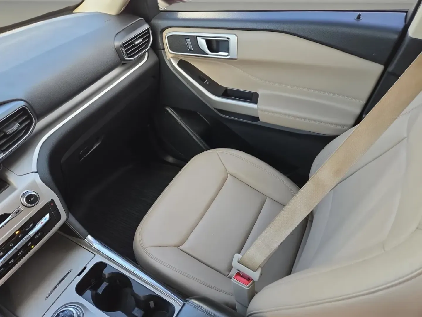 2022 Ford Explorer XLT (1FMSK7DH0NG) with an Other engine, located at 521 Old Farm Lane Rd, Prattville, AL, 36066, (334) 325-1505, 32.482460, -86.416367 - Are you ready to elevate your family's adventures or tackle your daily commute with style and comfort? Look no further than this stunning 2022 Ford Explorer XLT, available now at Gils Auto in Phenix City, AL. Perfectly designed for those who seek versatility without compromising on luxury, this SUV - Photo#15