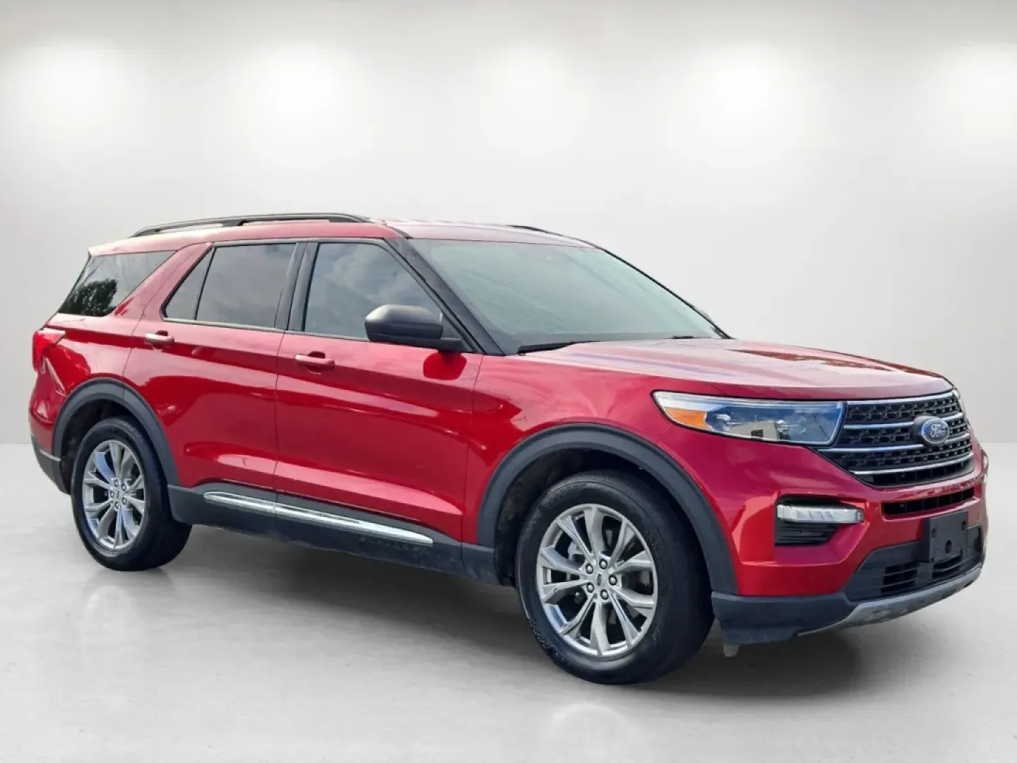 2022 Ford Explorer XLT (1FMSK7DH0NG) with an Other engine, located at 1430 Gateway Drive, Opelika, AL, 36801, (334) 239-0944, 32.637871, -85.409790 - Are you ready to elevate your family's adventures or tackle your daily commute with style and comfort? Look no further than this stunning 2022 Ford Explorer XLT, available now at Gils Auto in Phenix City, AL. Perfectly designed for those who seek versatility without compromising on luxury, this SUV - Photo#3