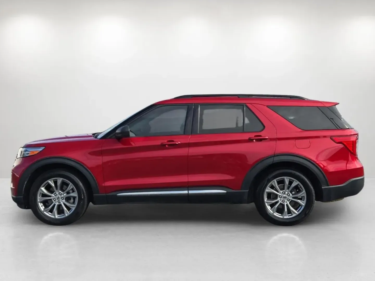 2022 Ford Explorer XLT (1FMSK7DH0NG) with an Other engine, located at 1430 Gateway Drive, Opelika, AL, 36801, (334) 239-0944, 32.637871, -85.409790 - Are you ready to elevate your family's adventures or tackle your daily commute with style and comfort? Look no further than this stunning 2022 Ford Explorer XLT, available now at Gils Auto in Phenix City, AL. Perfectly designed for those who seek versatility without compromising on luxury, this SUV - Photo#8