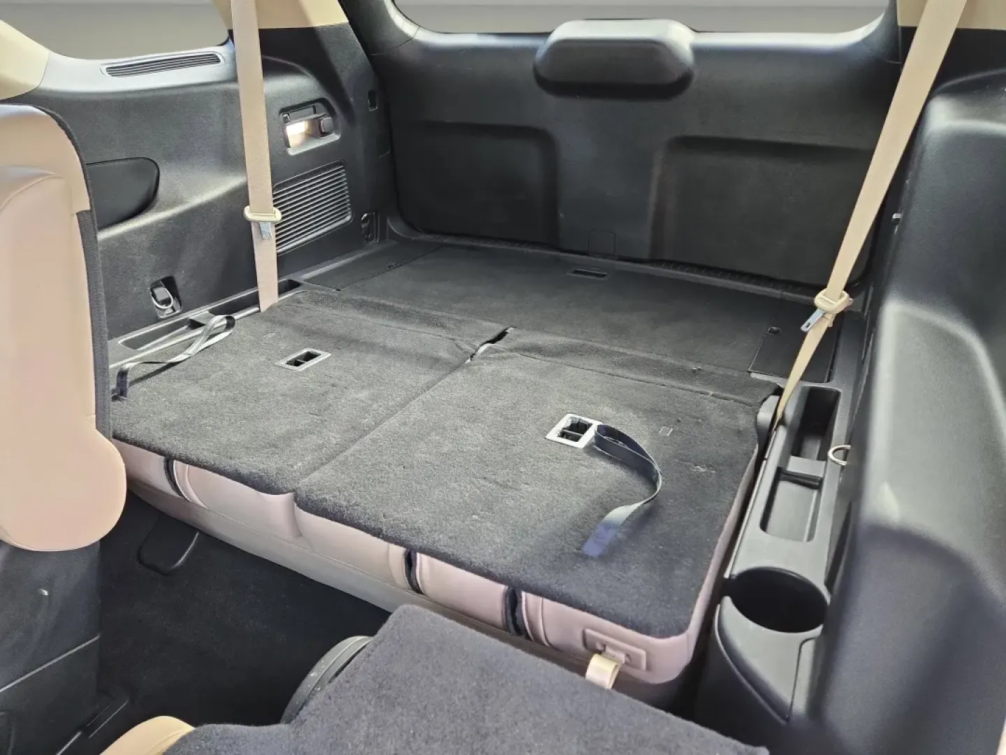 2022 Ford Explorer XLT (1FMSK7DH0NG) with an Other engine, located at 1430 Gateway Drive, Opelika, AL, 36801, (334) 239-0944, 32.637871, -85.409790 - Are you ready to elevate your family's adventures or tackle your daily commute with style and comfort? Look no further than this stunning 2022 Ford Explorer XLT, available now at Gils Auto in Phenix City, AL. Perfectly designed for those who seek versatility without compromising on luxury, this SUV - Photo#13