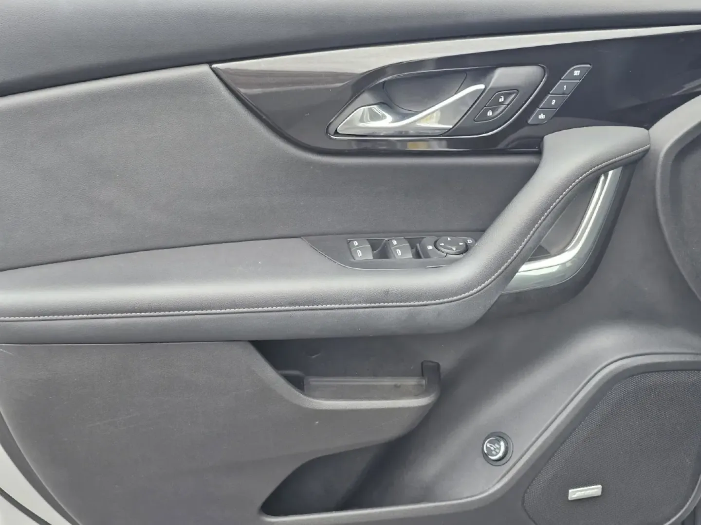 2019 /Jet Black Chevrolet Blazer Premier (3GNKBFRSXKS) with an Other engine, located at 7000 Northlake Connector, Columbus, GA, 31904, (706) 987-8085, 32.524975, -84.978134 - Discover the perfect blend of style, comfort, and advanced technology with the stunning 2019 Chevrolet Blazer Premier, now available at Gils Auto in Phenix City, AL. If you're searching for a vehicle that can elevate your lifestyle, whether for daily commutes, family outings, or weekend adventures, - Photo#8