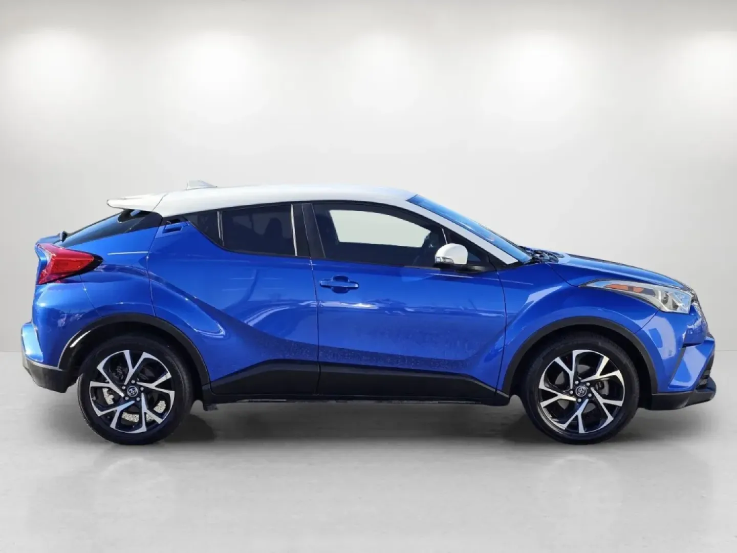 2018 Toyota C-HR XLE (NMTKHMBX3JR) with an Other engine, located at 1430 Gateway Drive, Opelika, AL, 36801, (334) 239-0944, 32.637871, -85.409790 - Are you searching for the perfect vehicle that combines style, comfort, and functionality for your everyday adventures? Look no further than this stunning 2018 Toyota C-HR, available now at Gils Auto in Phenix City, AL. This sporty SUV is ideal for budget-conscious buyers who still want a reliable a - Photo#4