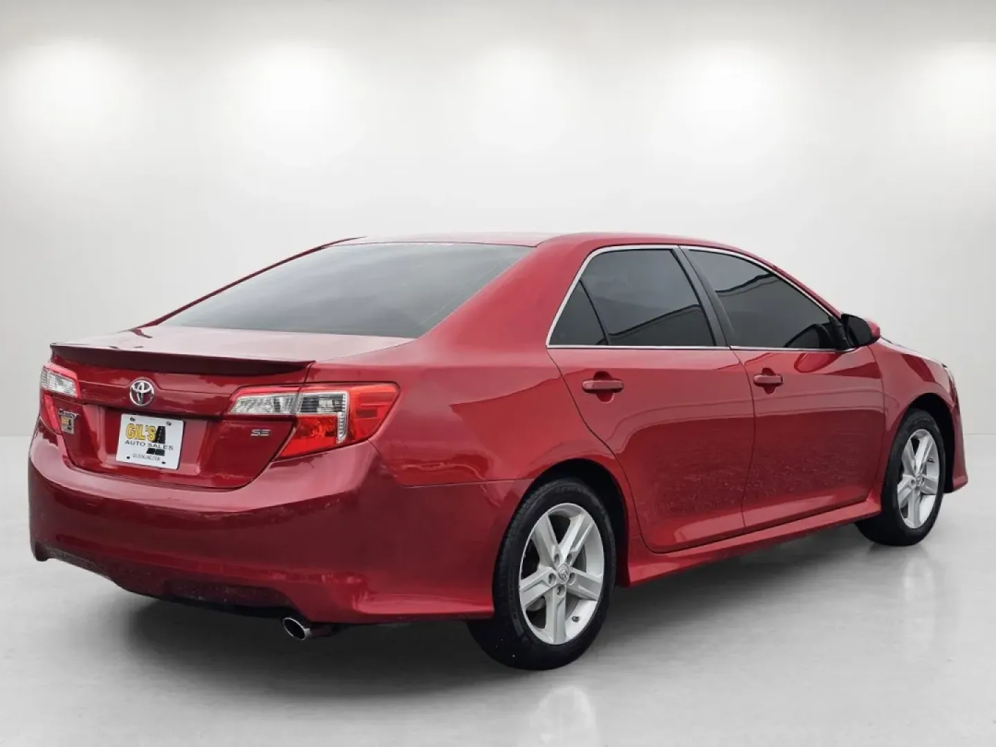 2014 Toyota Camry SE (4T1BF1FK2EU) with an Other engine, located at 1430 Gateway Drive, Opelika, AL, 36801, (334) 239-0944, 32.637871, -85.409790 - **Experience Comfort and Style with the 2014 Toyota Camry SE Perfect for Your Daily Commute!**<br /> <br /> Are you searching for a reliable sedan that combines style, functionality, and affordability? Look no further than this stunning 2014 Toyota Camry SE, available now at Gils Auto in Phenix Cit - Photo#4