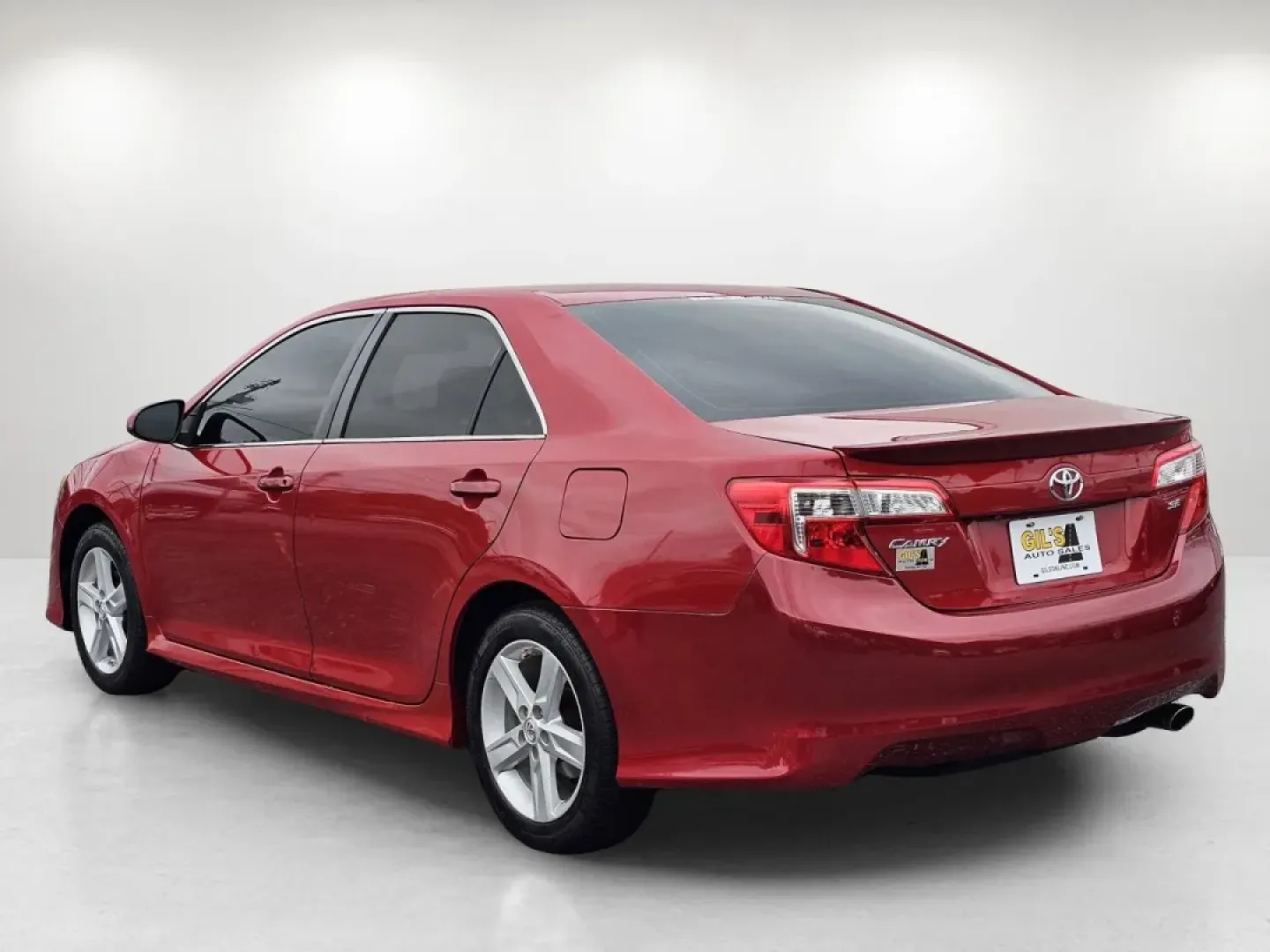 2014 Toyota Camry SE (4T1BF1FK2EU) with an Other engine, located at 1430 Gateway Drive, Opelika, AL, 36801, (334) 239-0944, 32.637871, -85.409790 - **Experience Comfort and Style with the 2014 Toyota Camry SE Perfect for Your Daily Commute!**<br /> <br /> Are you searching for a reliable sedan that combines style, functionality, and affordability? Look no further than this stunning 2014 Toyota Camry SE, available now at Gils Auto in Phenix Cit - Photo#6