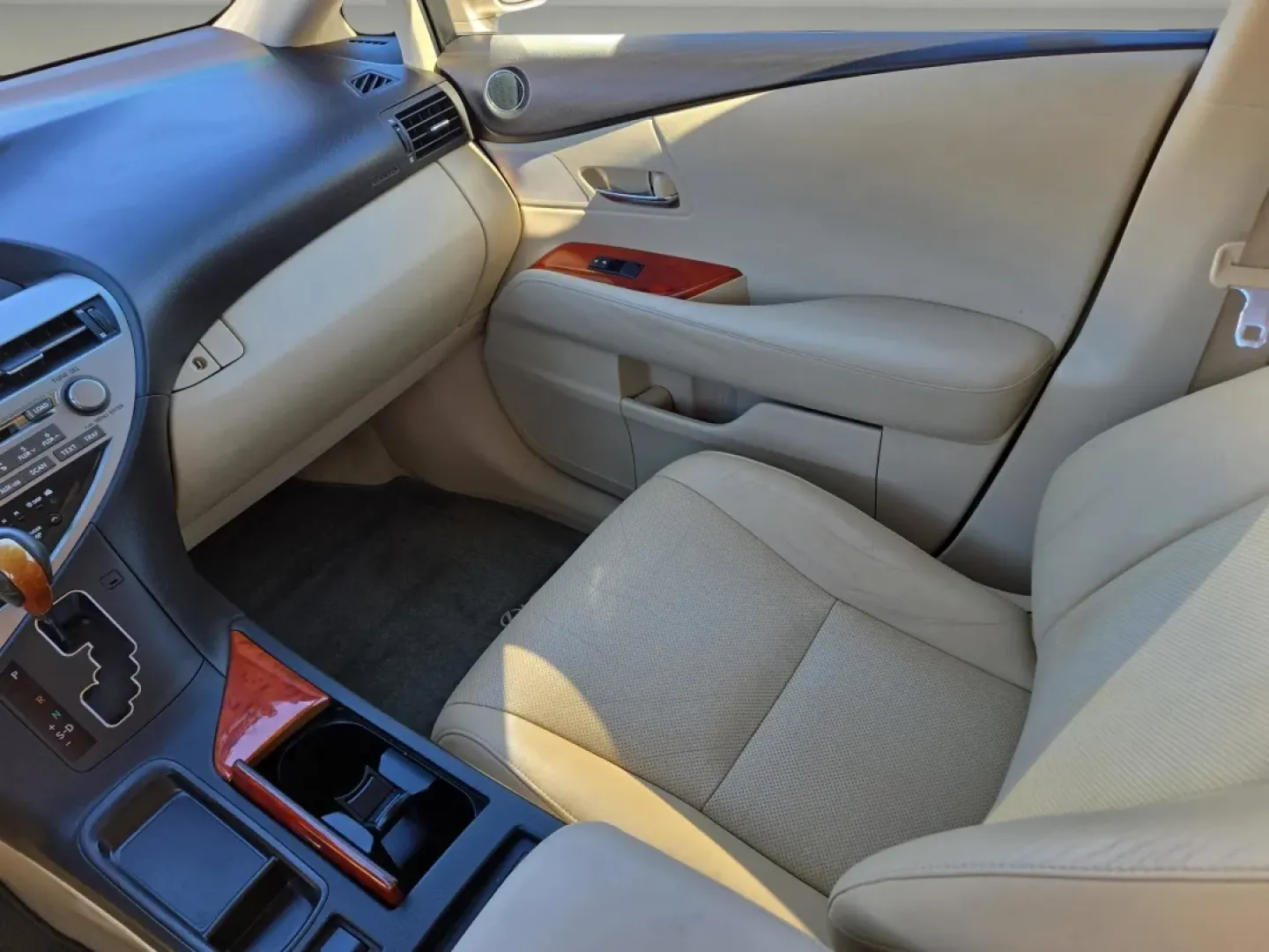 2011 Lexus RX 350 (2T2ZK1BA3BC) with an Other engine, located at 7000 Northlake Connector, Columbus, GA, 31904, (706) 987-8085, 32.524975, -84.978134 - **Explore Luxury and Comfort with the 2011 Lexus RX 350 at Gils Auto in Phenix City, AL**<br /> <br /> Imagine yourself behind the wheel of a luxurious SUV that perfectly balances style, comfort, and practicality. The 2011 Lexus RX 350 is not just a vehicle; it's a lifestyle upgrade. Whether you're - Photo#14