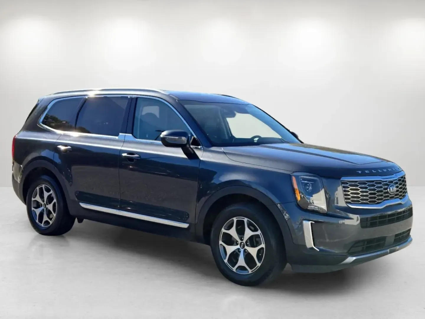2020 /Black Kia Telluride EX (5XYP34HC5LG) with an Other engine, located at 5115 14th Ave., Columbus, GA, 31904, (706) 323-0345, 32.511494, -84.971046 - **Discover the Perfect Family SUV: 2020 Kia Telluride EX at Gils Auto - Phenix City!**<br /> <br /> Are you on the lookout for a versatile and spacious SUV that can accommodate your growing family while also providing a comfortable ride for your daily commutes? The 2020 Kia Telluride EX is the ideal - Photo#2