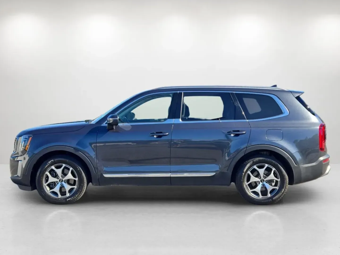 2020 /Black Kia Telluride EX (5XYP34HC5LG) with an Other engine, located at 5115 14th Ave., Columbus, GA, 31904, (706) 323-0345, 32.511494, -84.971046 - **Discover the Perfect Family SUV: 2020 Kia Telluride EX at Gils Auto - Phenix City!**<br /> <br /> Are you on the lookout for a versatile and spacious SUV that can accommodate your growing family while also providing a comfortable ride for your daily commutes? The 2020 Kia Telluride EX is the ideal - Photo#6