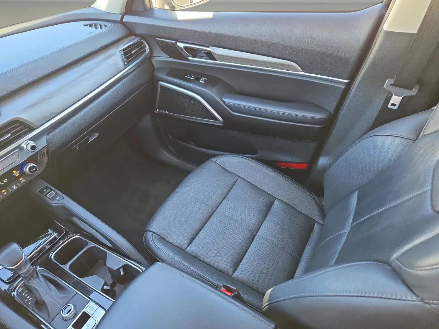 2020 /Black Kia Telluride EX (5XYP34HC5LG) with an Other engine, located at 5115 14th Ave., Columbus, GA, 31904, (706) 323-0345, 32.511494, -84.971046 - **Discover the Perfect Family SUV: 2020 Kia Telluride EX at Gils Auto - Phenix City!**<br /> <br /> Are you on the lookout for a versatile and spacious SUV that can accommodate your growing family while also providing a comfortable ride for your daily commutes? The 2020 Kia Telluride EX is the ideal - Photo#15