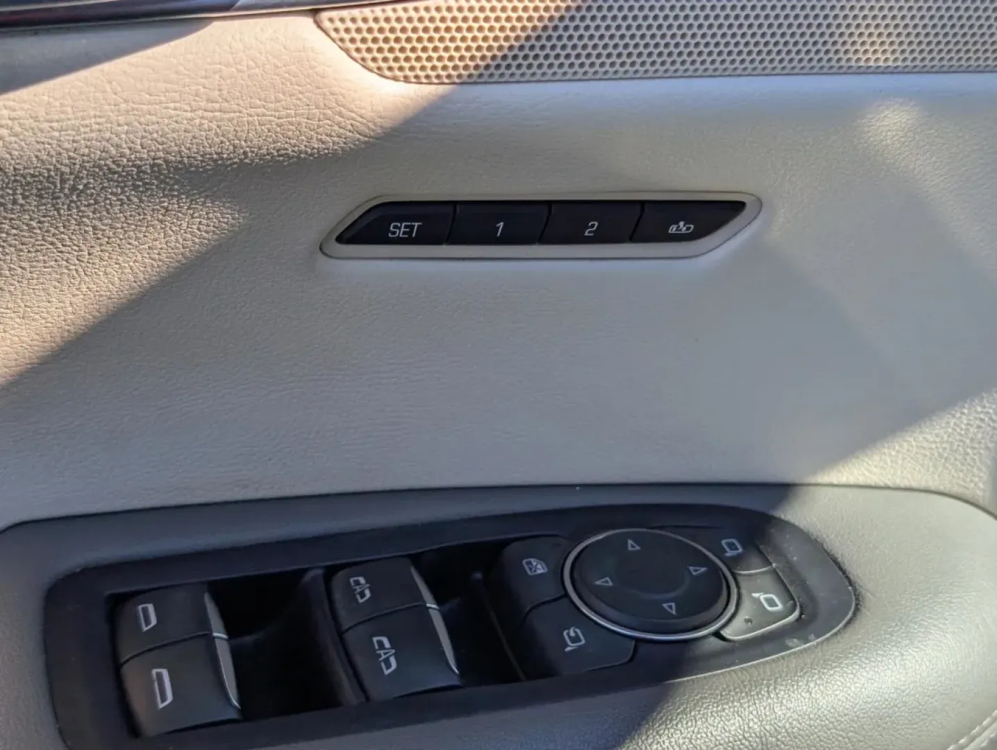 2018 /Cirrus Cadillac XT5 Luxury FWD (1GYKNCRS9JZ) with an Other engine, located at 5115 14th Ave., Columbus, GA, 31904, (706) 323-0345, 32.511494, -84.971046 - **Experience Luxury and Versatility with the 2018 Cadillac XT5 at Gils Auto in Phenix City, AL!**<br /> <br /> If you're seeking a sophisticated SUV that effortlessly blends luxury with practicality, the 2018 Cadillac XT5 is your perfect match. Designed for those who appreciate style and performance - Photo#7